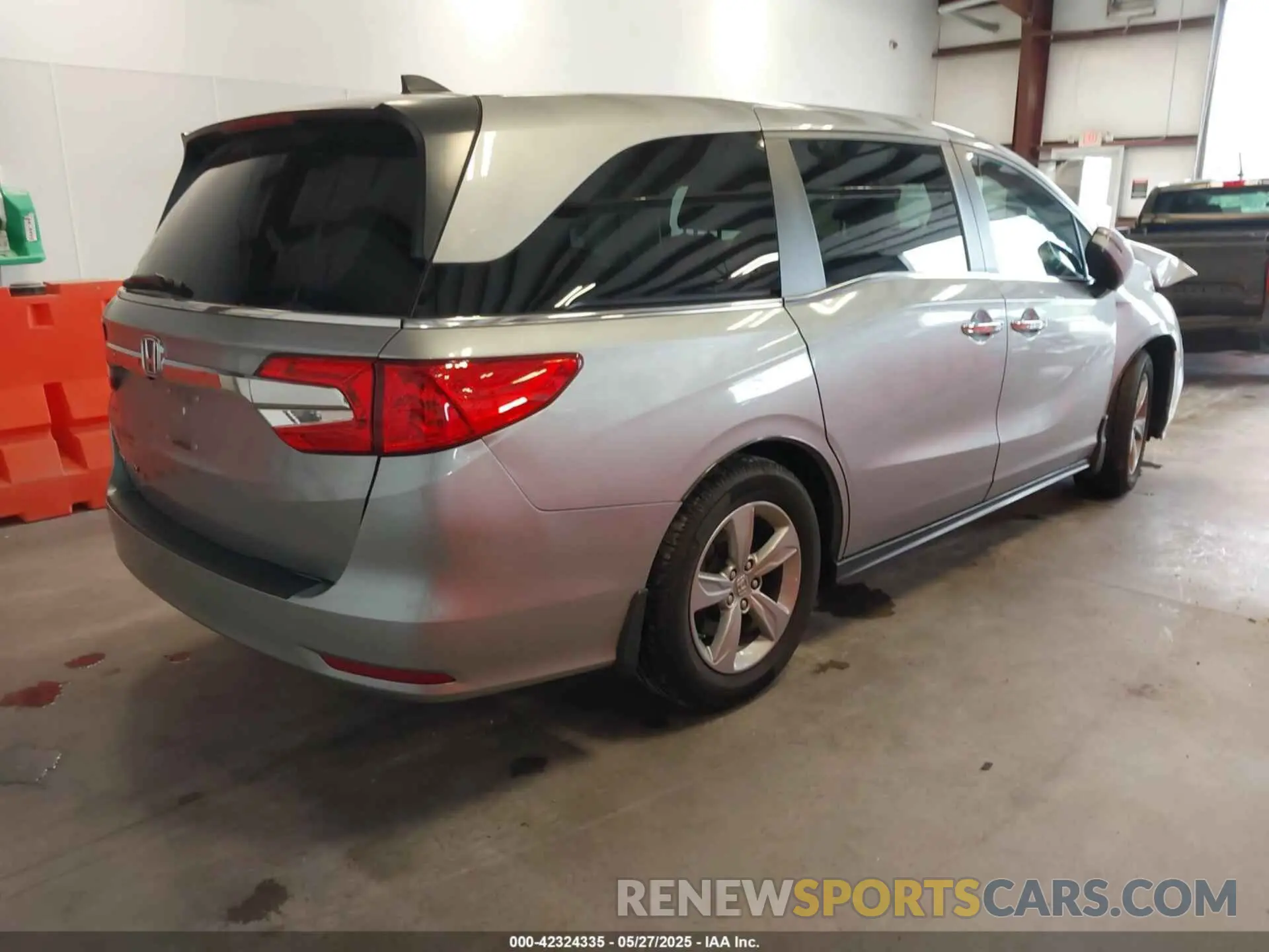 4 Photograph of a damaged car 5FNRL6H78KB036400 HONDA ODYSSEY 2019