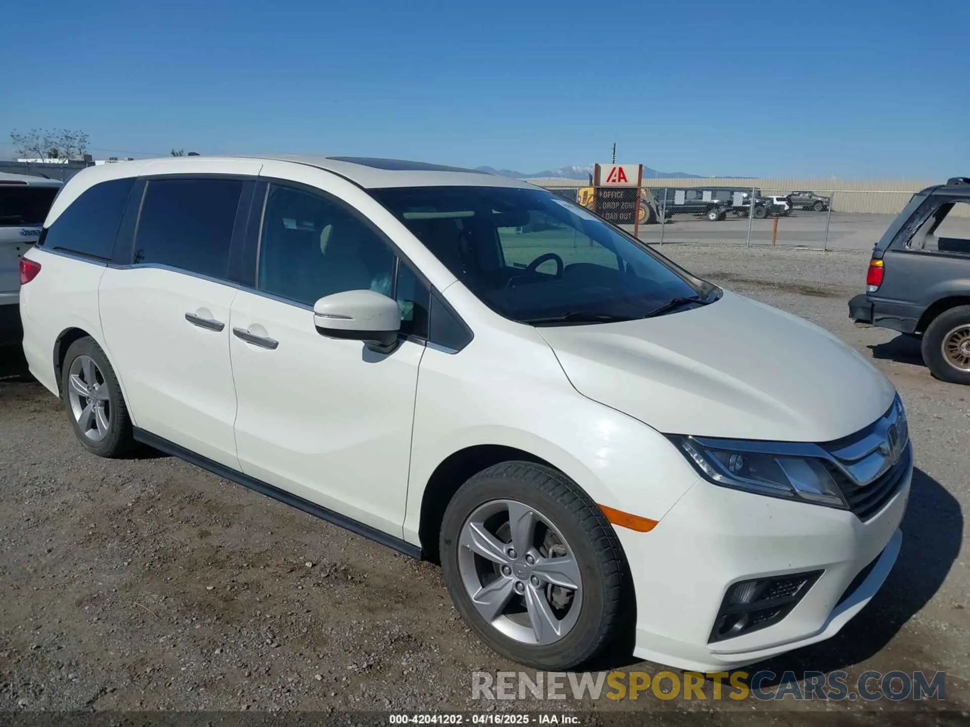 1 Photograph of a damaged car 5FNRL6H78KB043279 HONDA ODYSSEY 2019