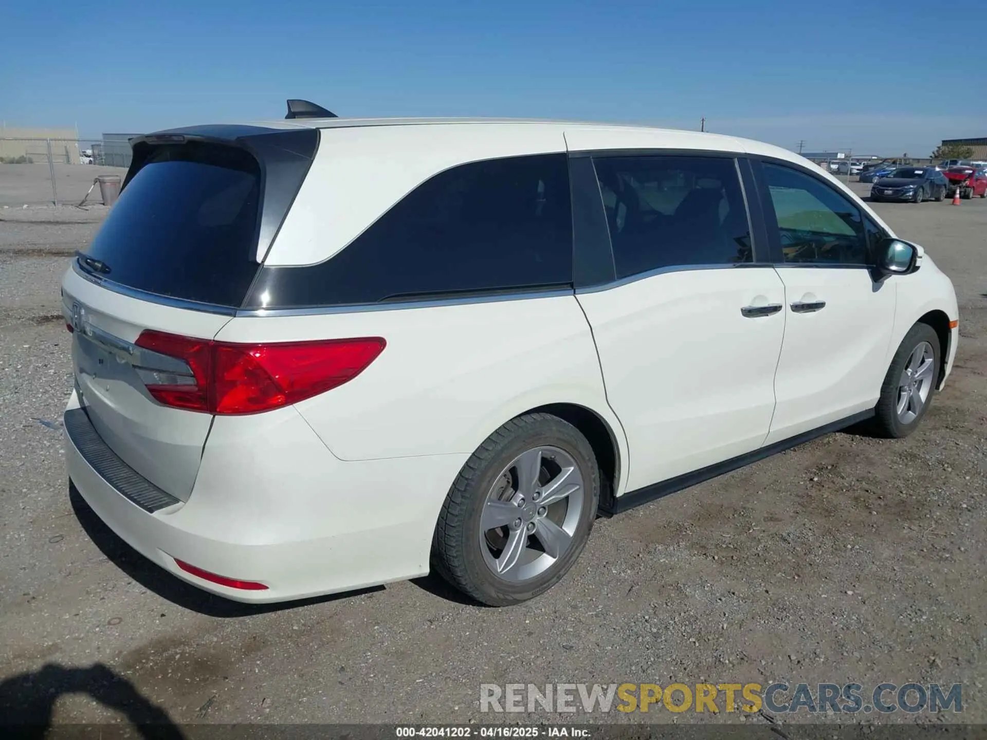 4 Photograph of a damaged car 5FNRL6H78KB043279 HONDA ODYSSEY 2019