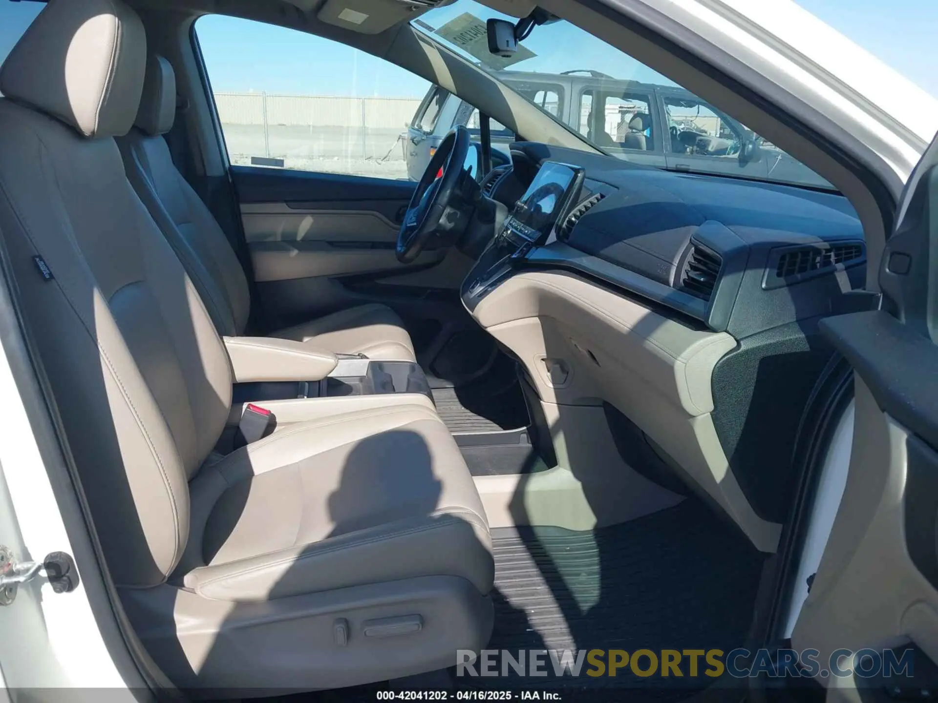 5 Photograph of a damaged car 5FNRL6H78KB043279 HONDA ODYSSEY 2019
