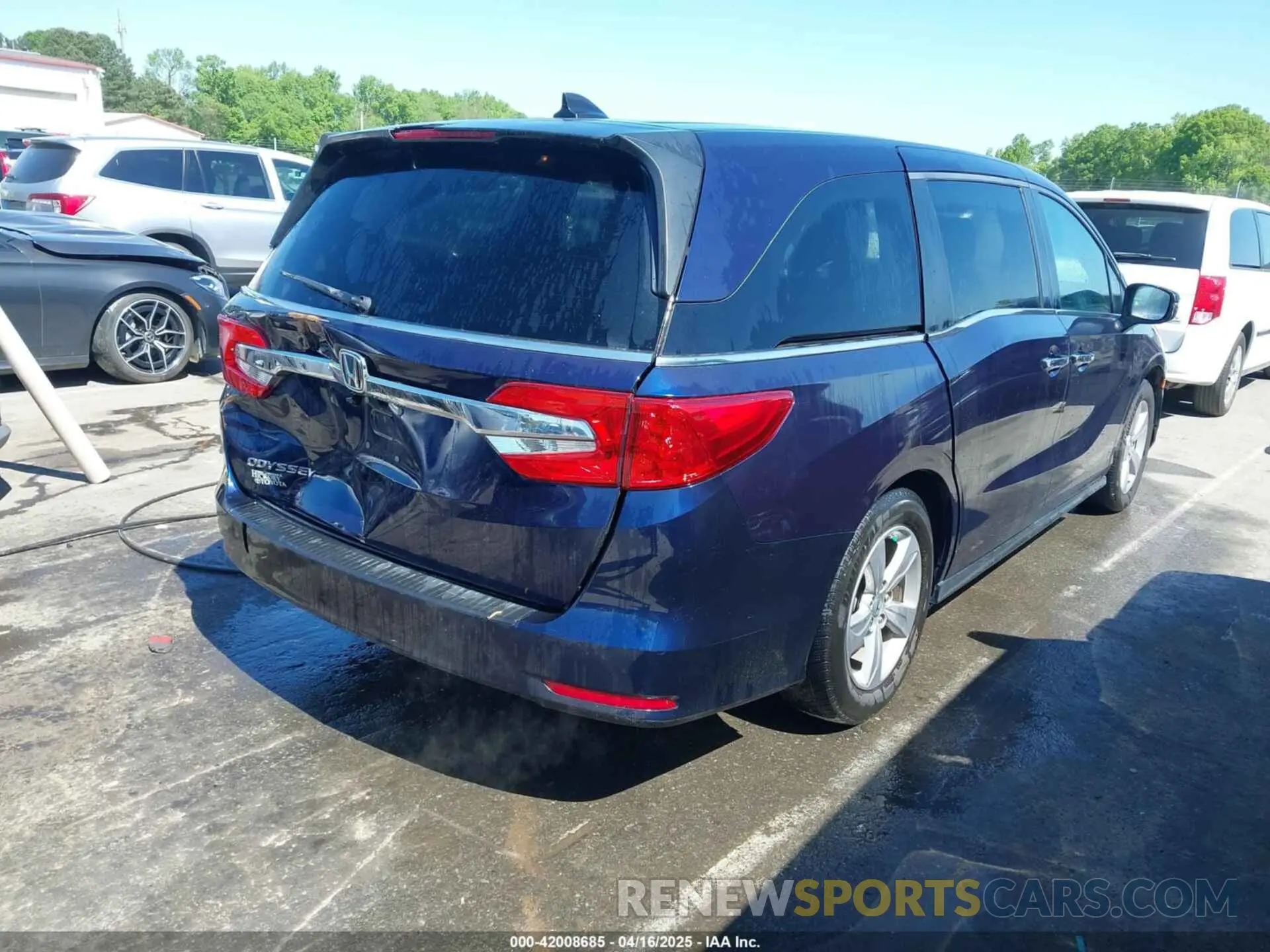 4 Photograph of a damaged car 5FNRL6H78KB096922 HONDA ODYSSEY 2019