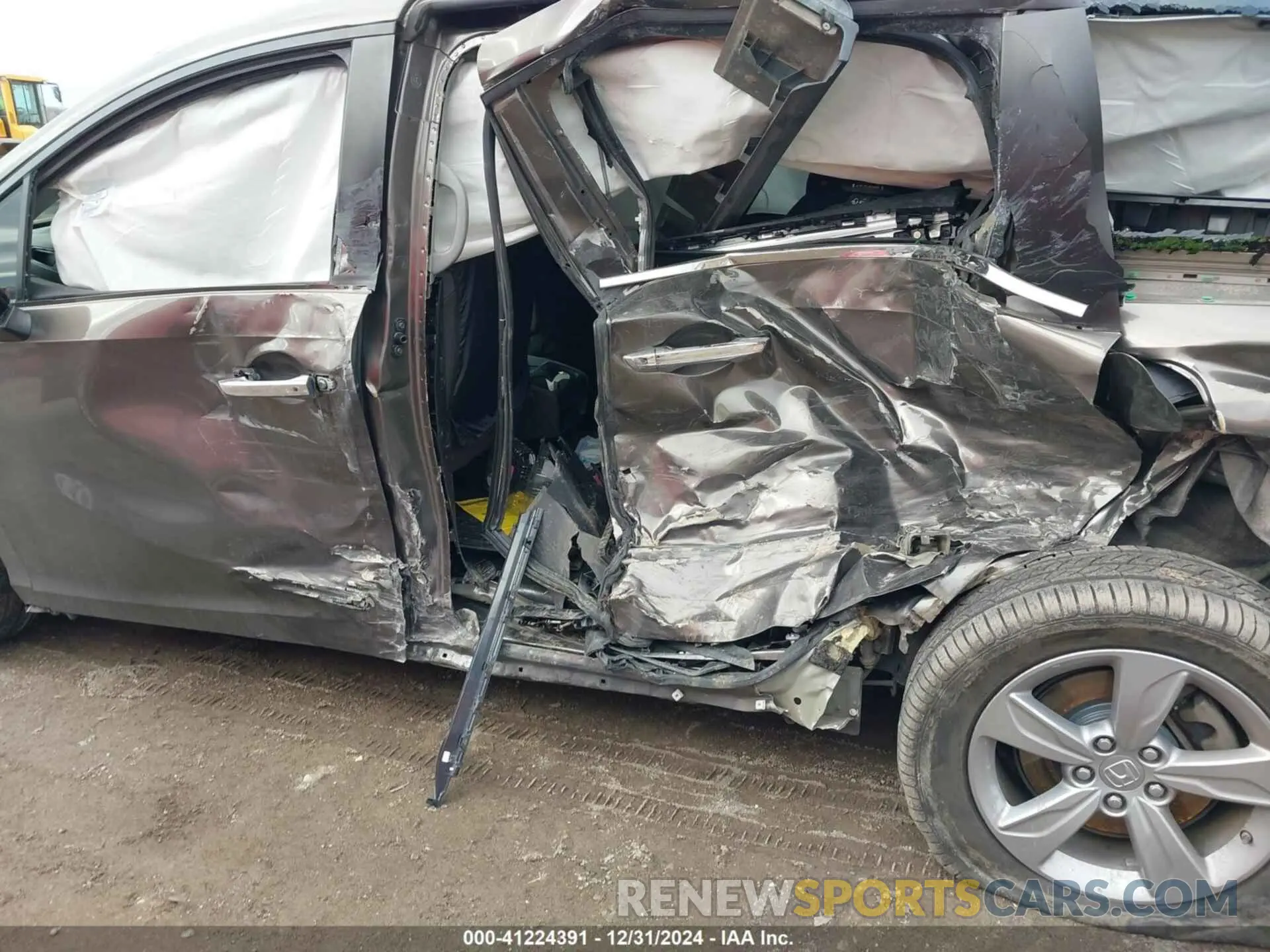 13 Photograph of a damaged car 5FNRL6H78KB119261 HONDA ODYSSEY 2019