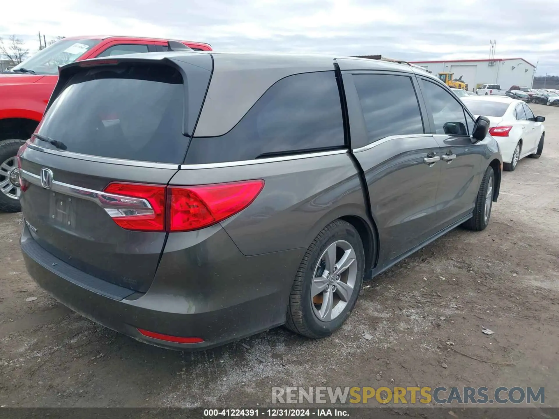 4 Photograph of a damaged car 5FNRL6H78KB119261 HONDA ODYSSEY 2019