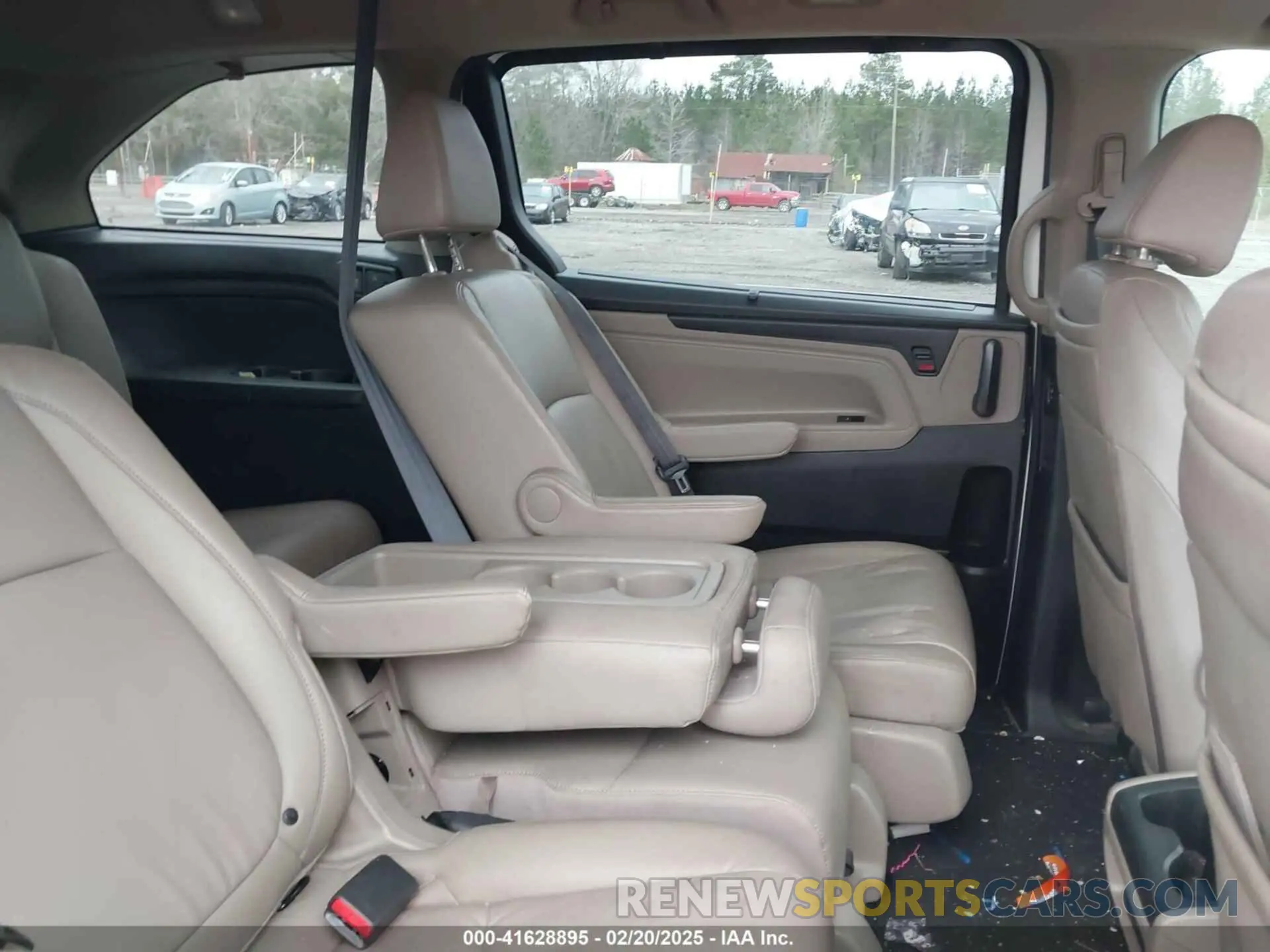 8 Photograph of a damaged car 5FNRL6H79KB010663 HONDA ODYSSEY 2019
