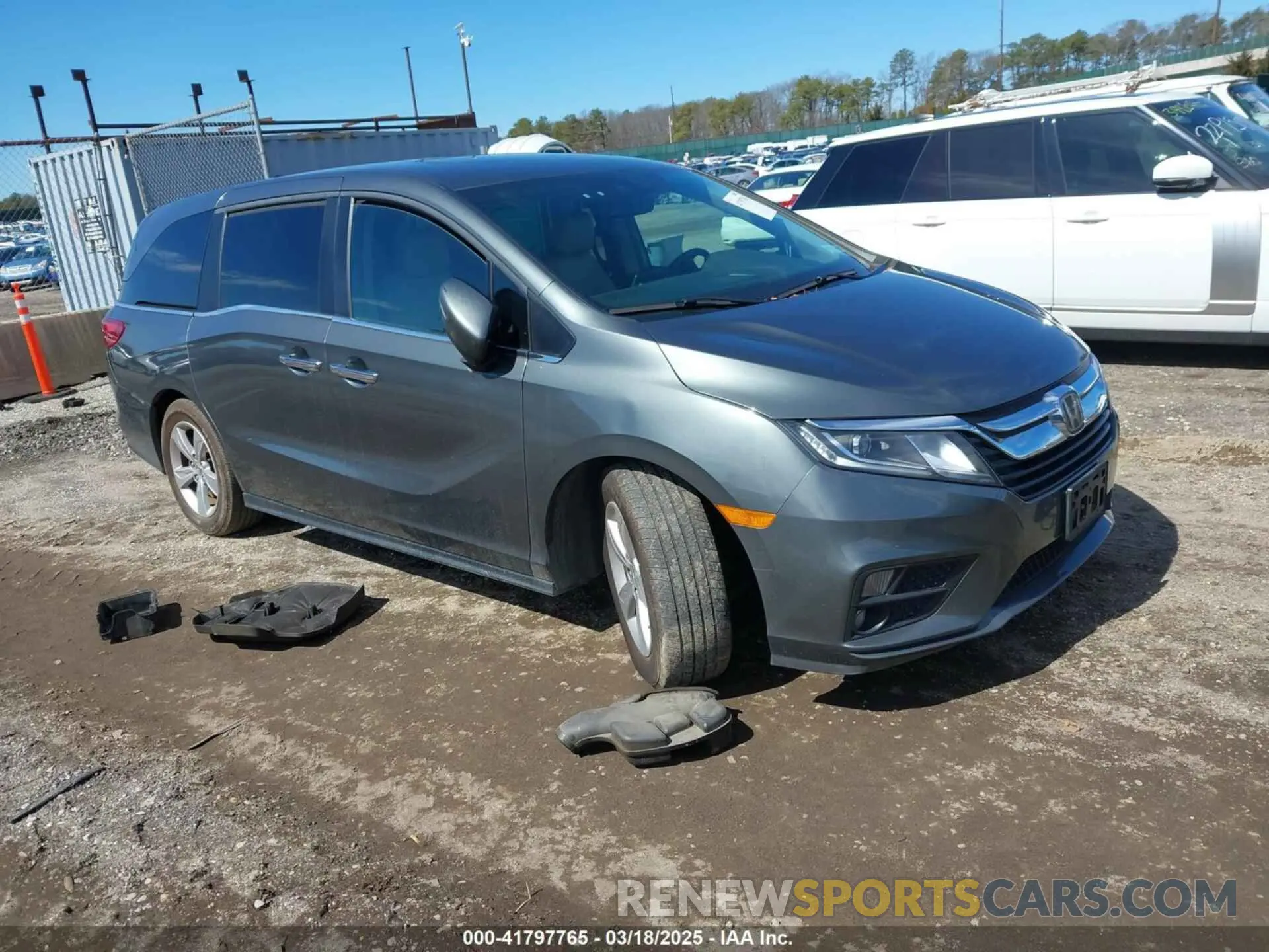 1 Photograph of a damaged car 5FNRL6H7XKB052422 HONDA ODYSSEY 2019