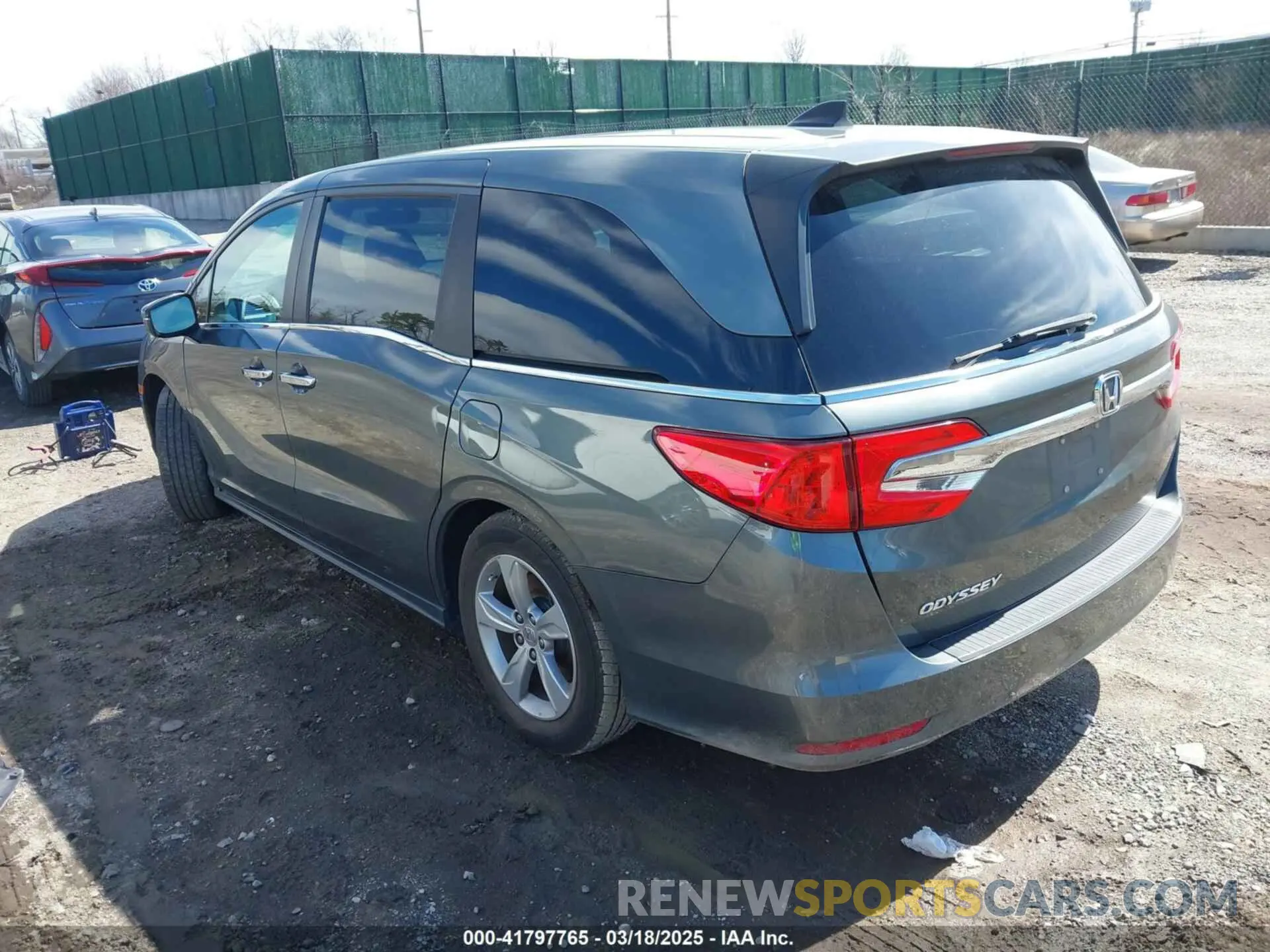 3 Photograph of a damaged car 5FNRL6H7XKB052422 HONDA ODYSSEY 2019