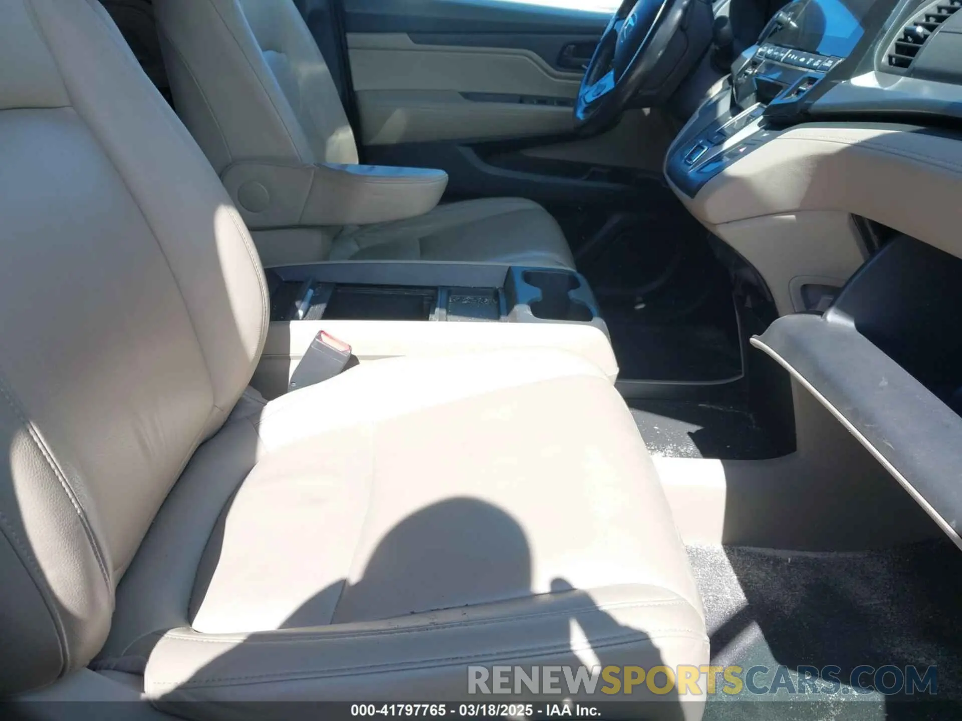 5 Photograph of a damaged car 5FNRL6H7XKB052422 HONDA ODYSSEY 2019
