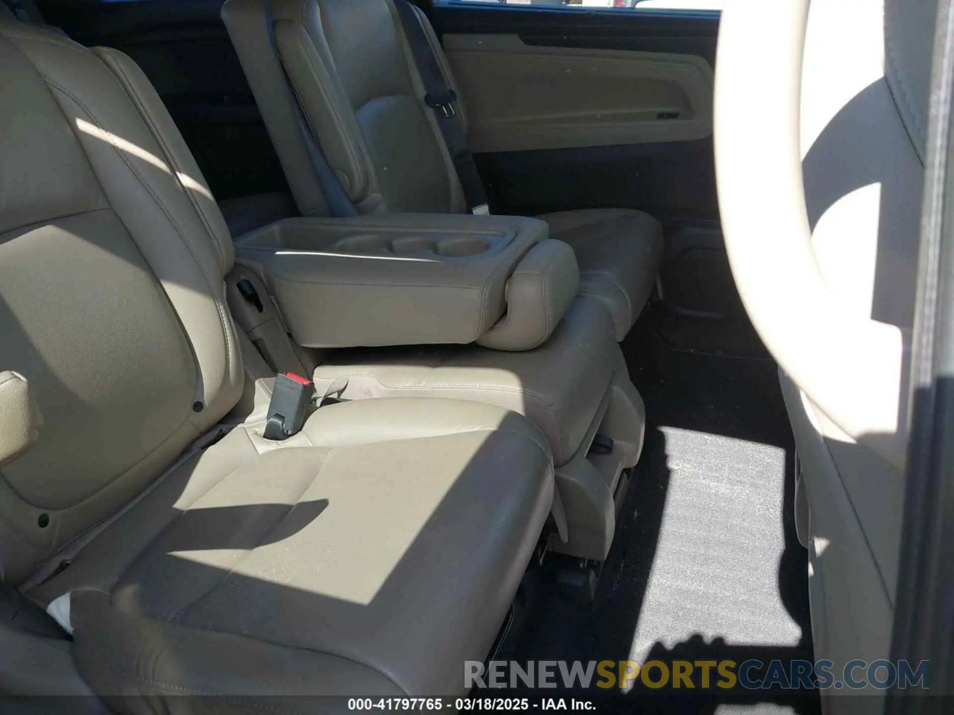 8 Photograph of a damaged car 5FNRL6H7XKB052422 HONDA ODYSSEY 2019