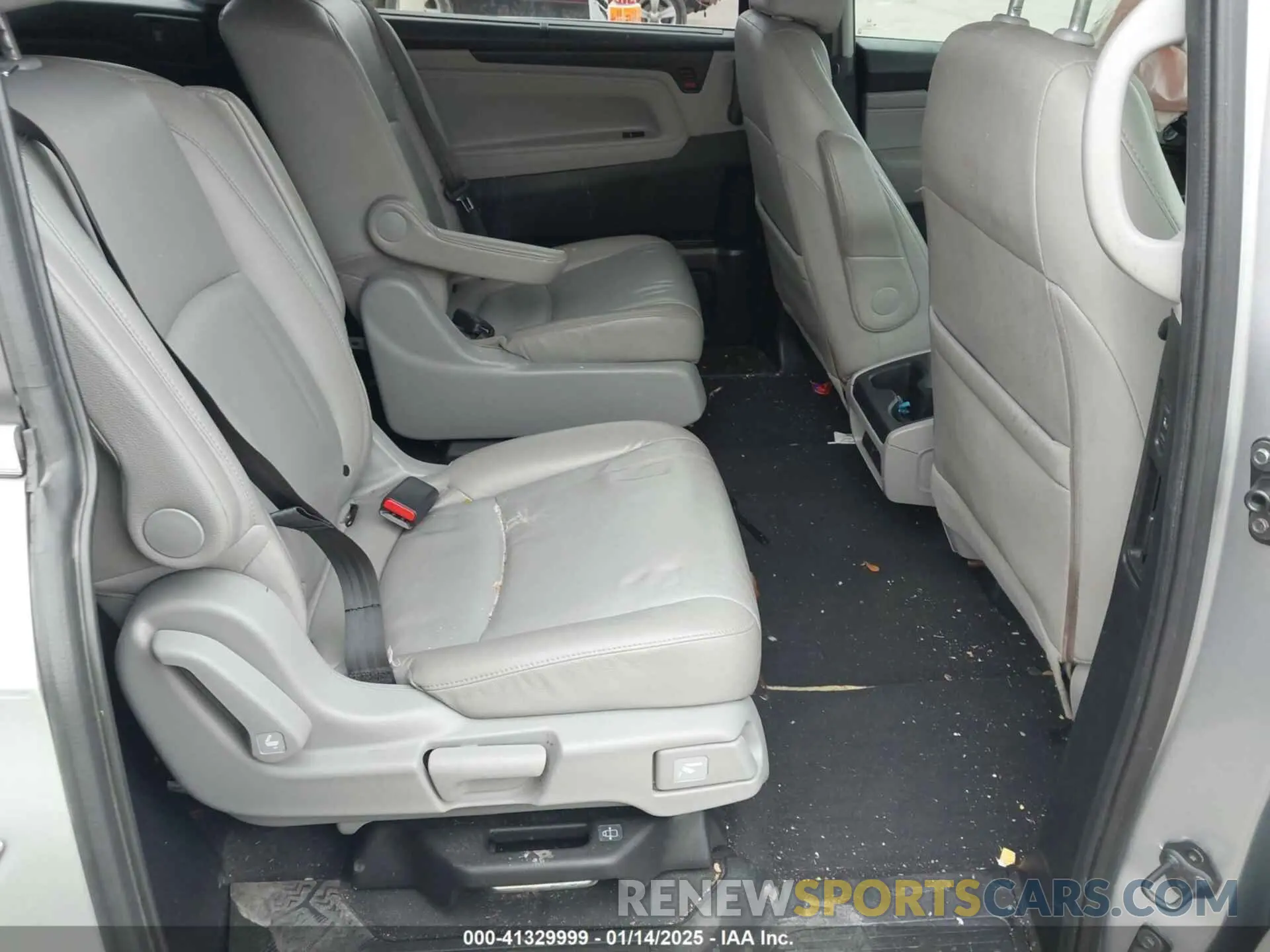 8 Photograph of a damaged car 5FNRL6H7XKB107290 HONDA ODYSSEY 2019