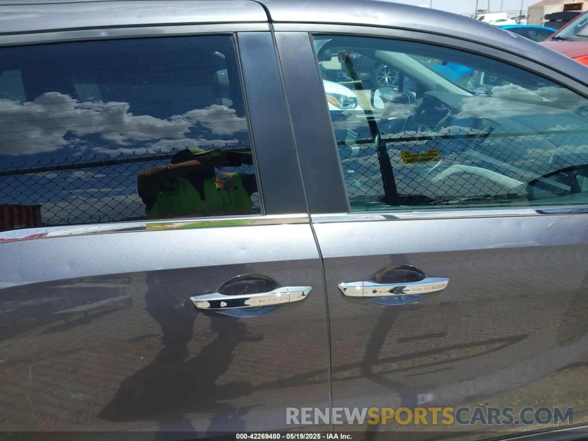 13 Photograph of a damaged car 5FNRL6H7XKB132609 HONDA ODYSSEY 2019