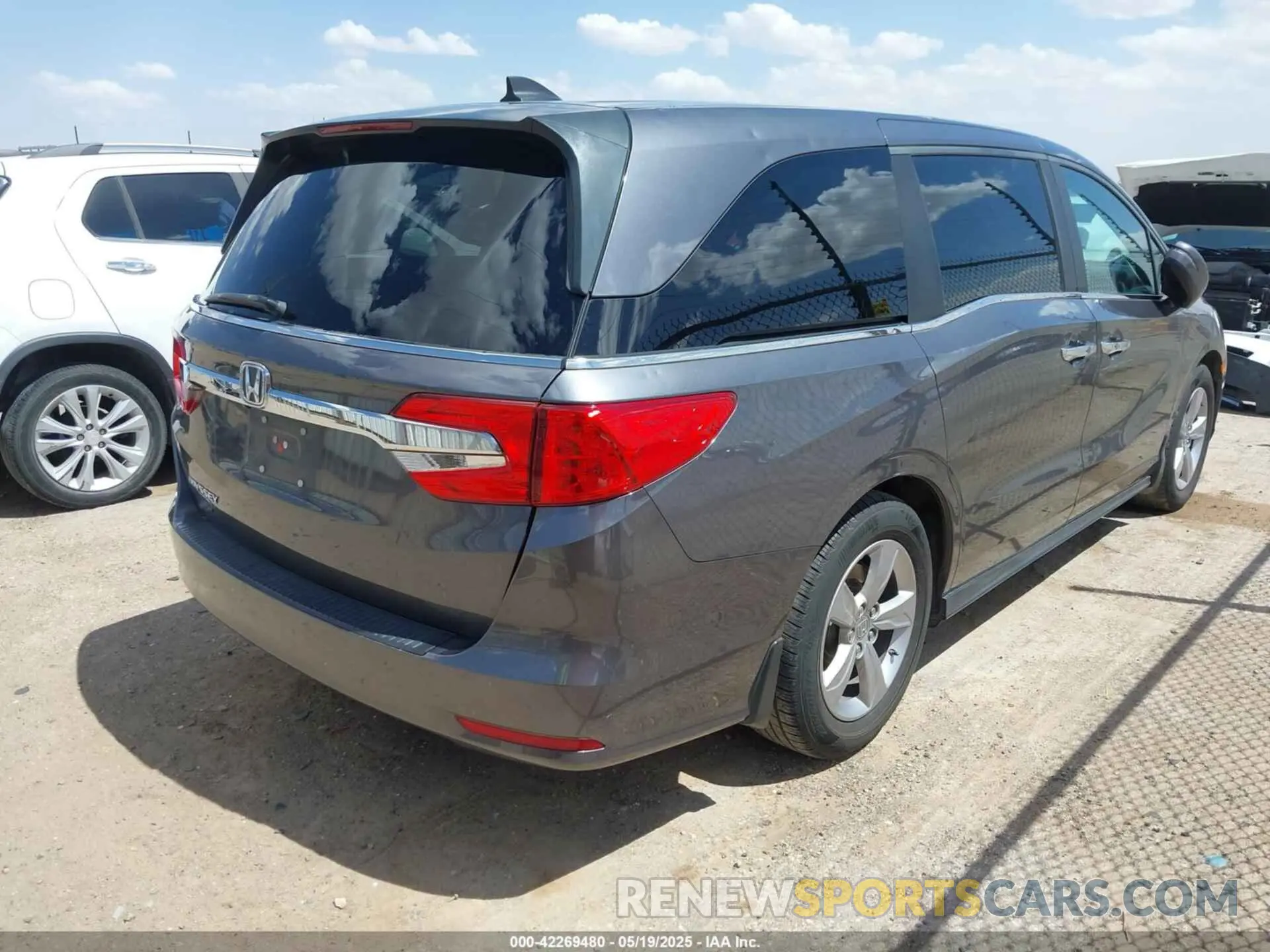 4 Photograph of a damaged car 5FNRL6H7XKB132609 HONDA ODYSSEY 2019