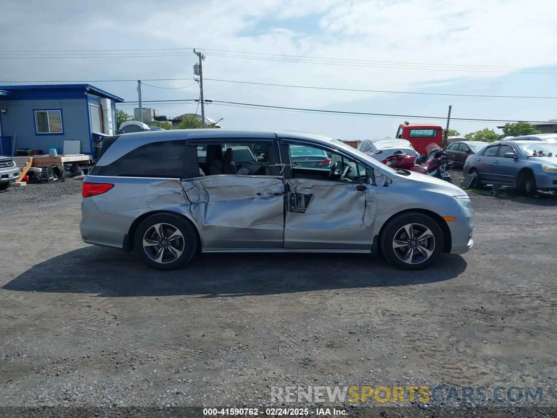 13 Photograph of a damaged car 5FNRL6H81KB070459 HONDA ODYSSEY 2019