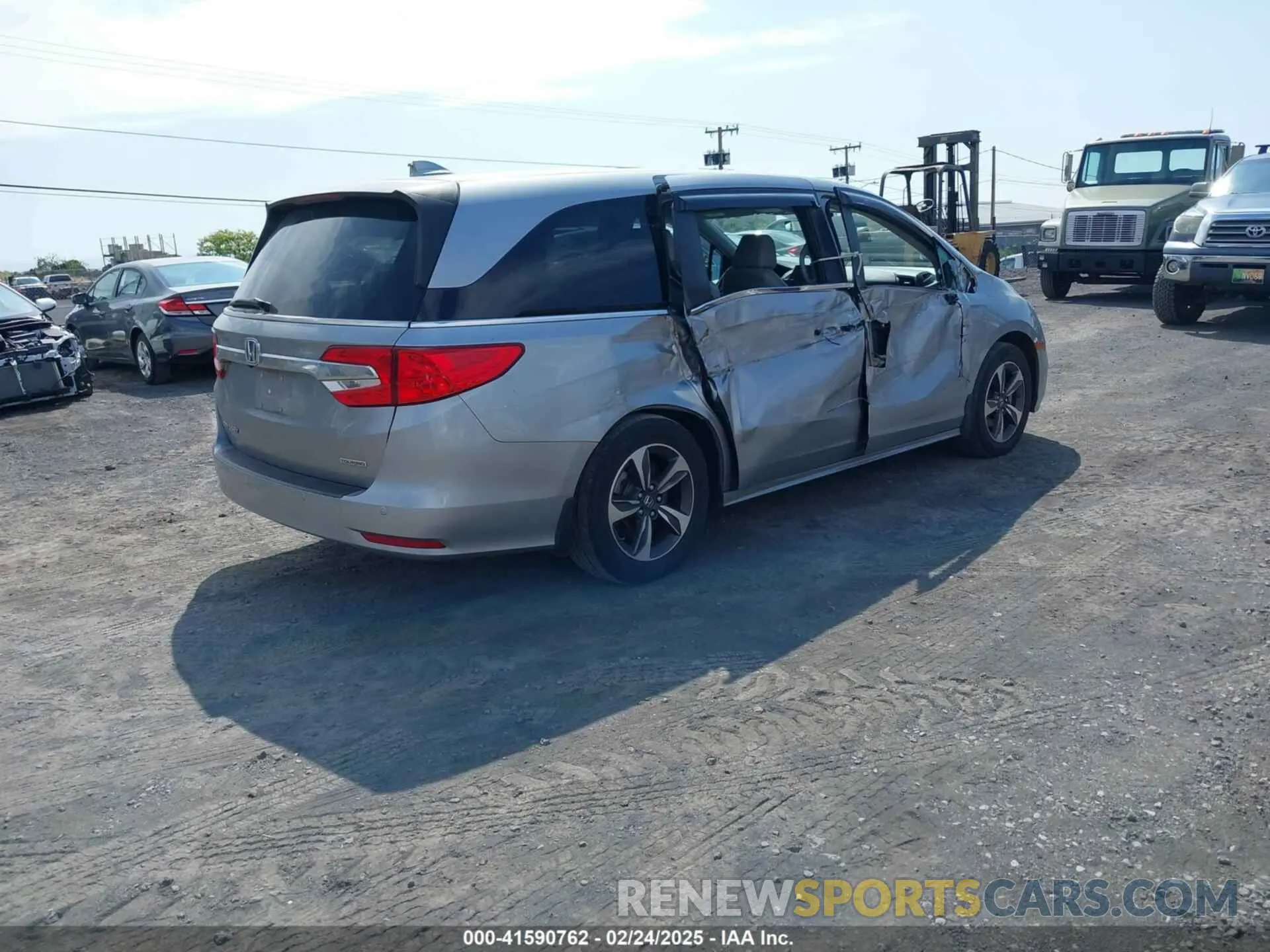 4 Photograph of a damaged car 5FNRL6H81KB070459 HONDA ODYSSEY 2019