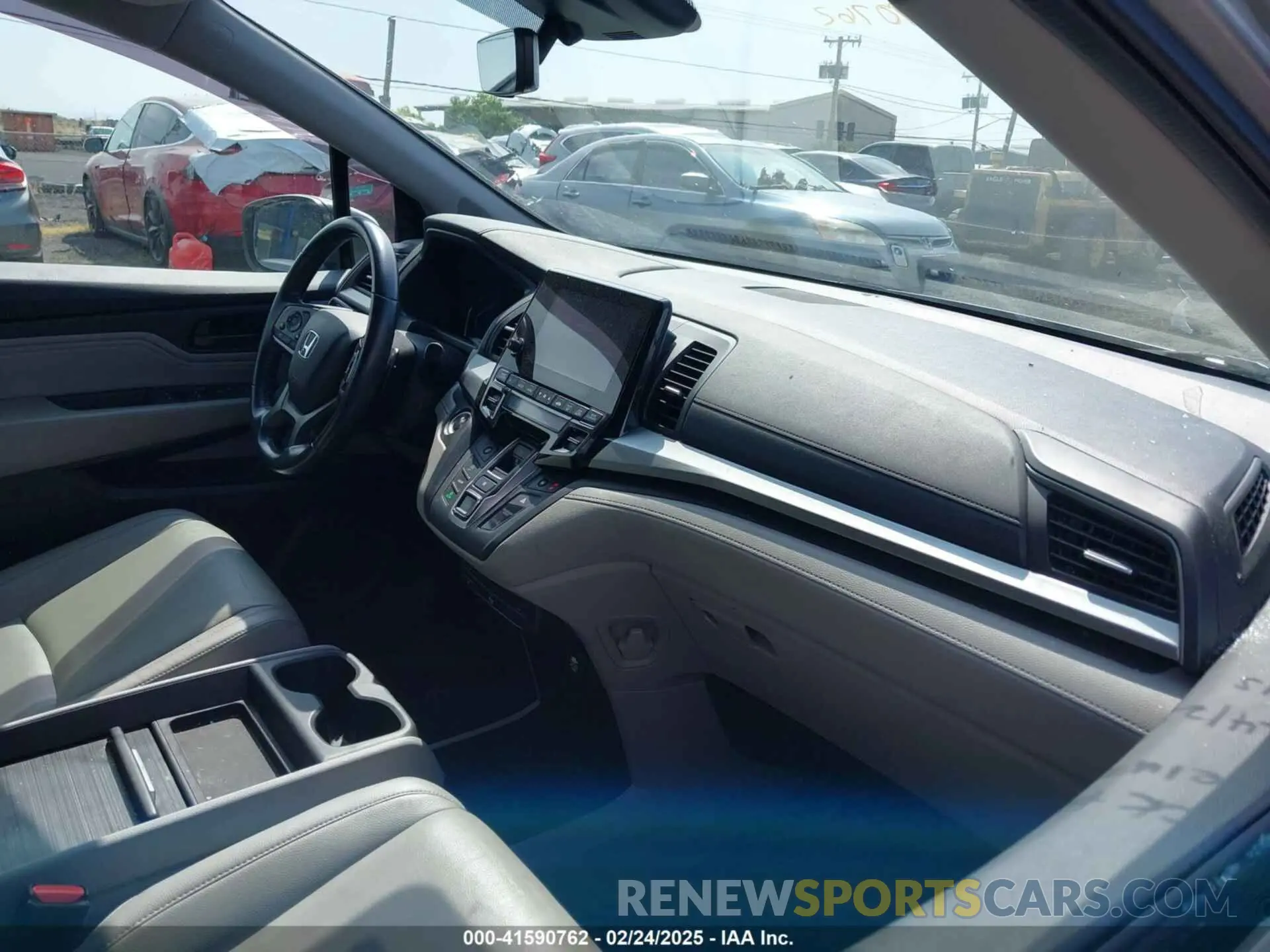 5 Photograph of a damaged car 5FNRL6H81KB070459 HONDA ODYSSEY 2019