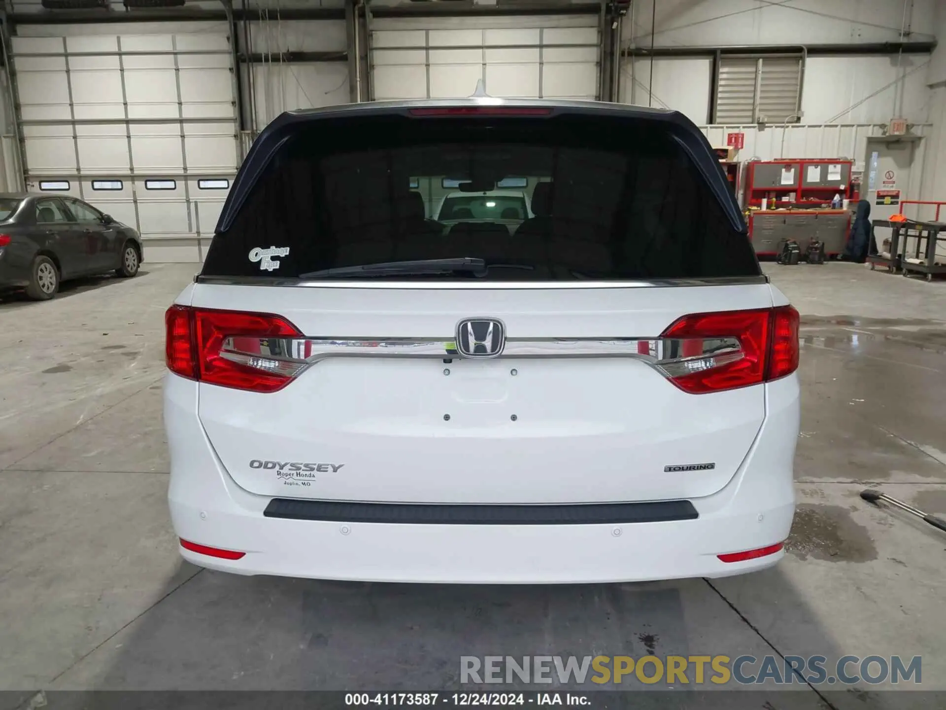 15 Photograph of a damaged car 5FNRL6H83KB051363 HONDA ODYSSEY 2019