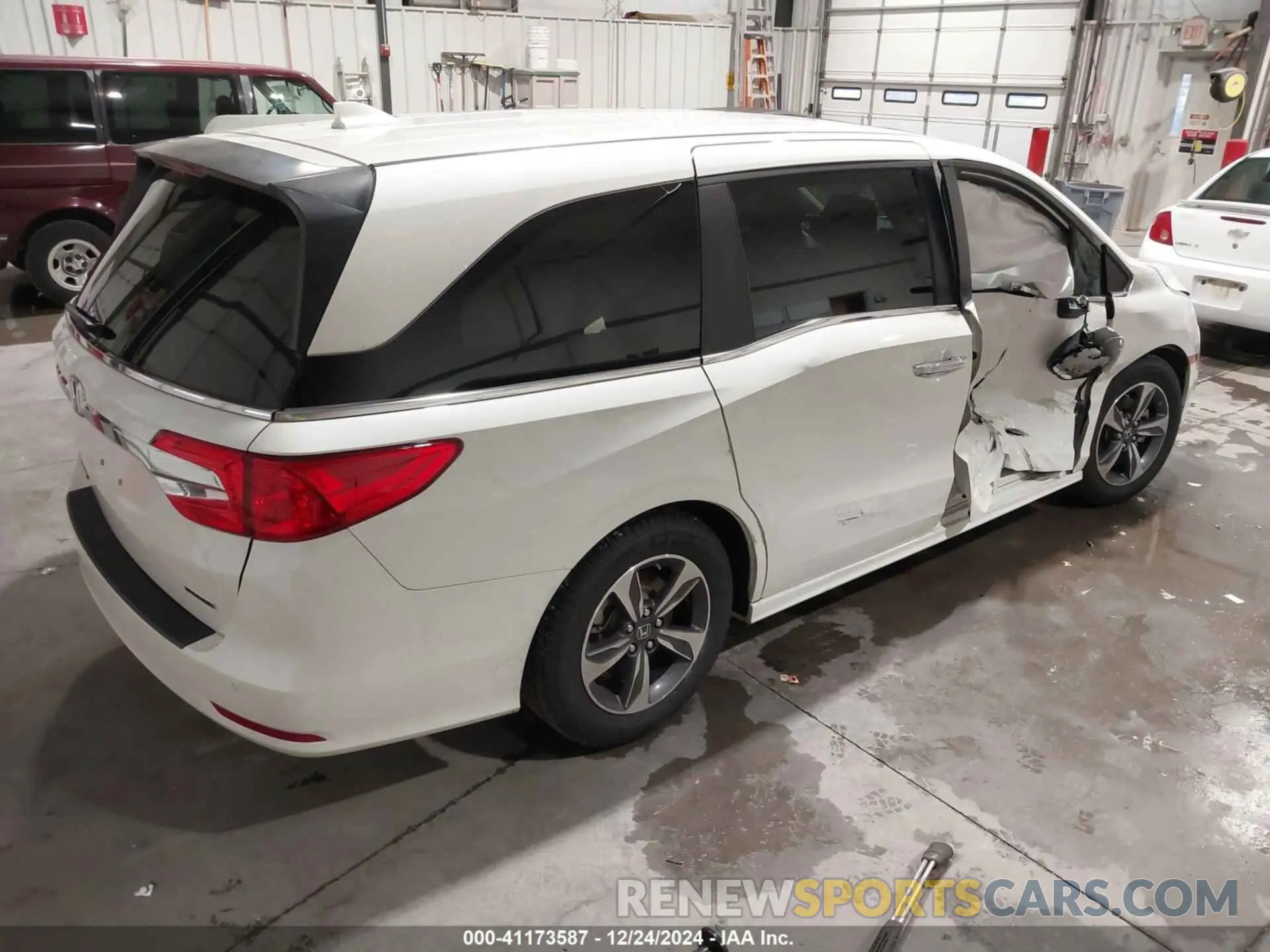 4 Photograph of a damaged car 5FNRL6H83KB051363 HONDA ODYSSEY 2019