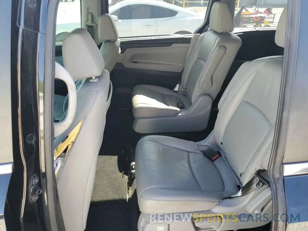 11 Photograph of a damaged car 5FNRL6H84KB014970 HONDA ODYSSEY 2019