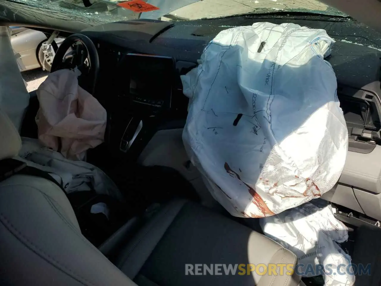 8 Photograph of a damaged car 5FNRL6H86KB061658 HONDA ODYSSEY 2019