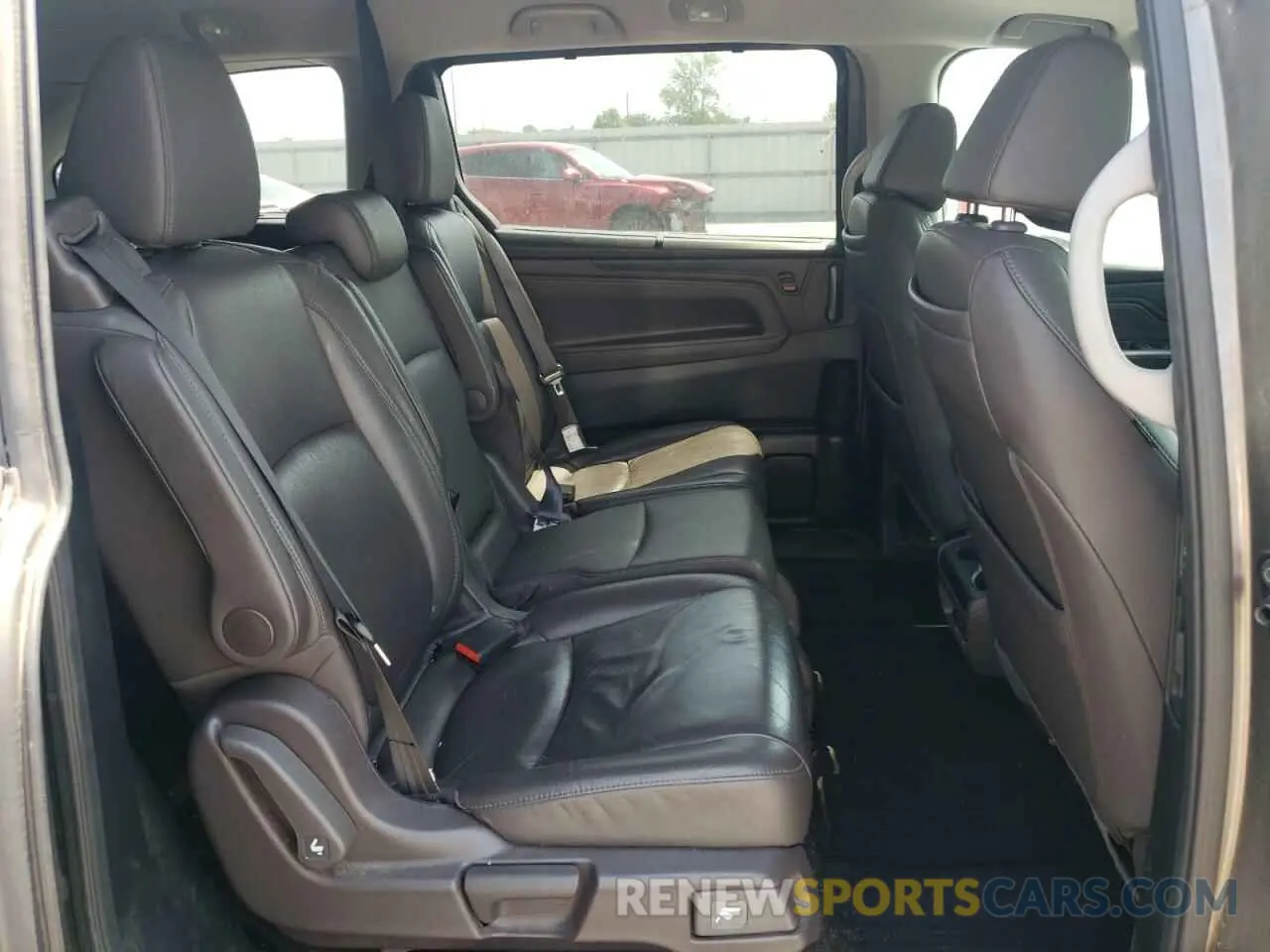 11 Photograph of a damaged car 5FNRL6H87KB098010 HONDA ODYSSEY 2019