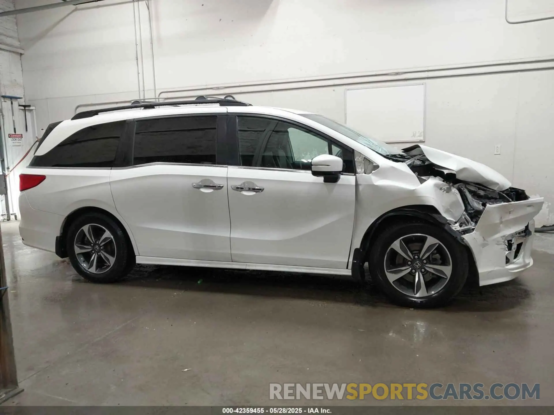 14 Photograph of a damaged car 5FNRL6H8XKB079113 HONDA ODYSSEY 2019
