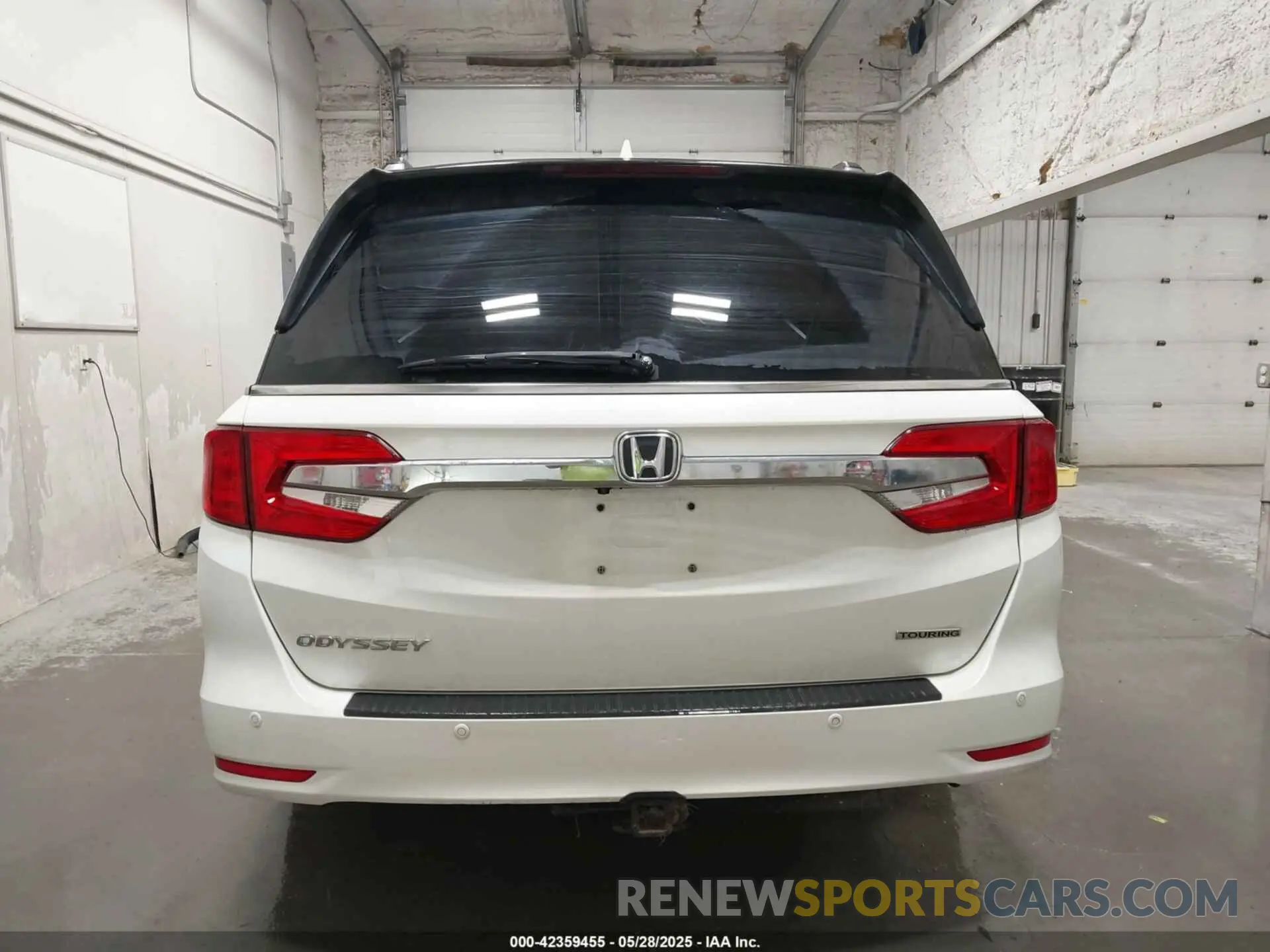 17 Photograph of a damaged car 5FNRL6H8XKB079113 HONDA ODYSSEY 2019