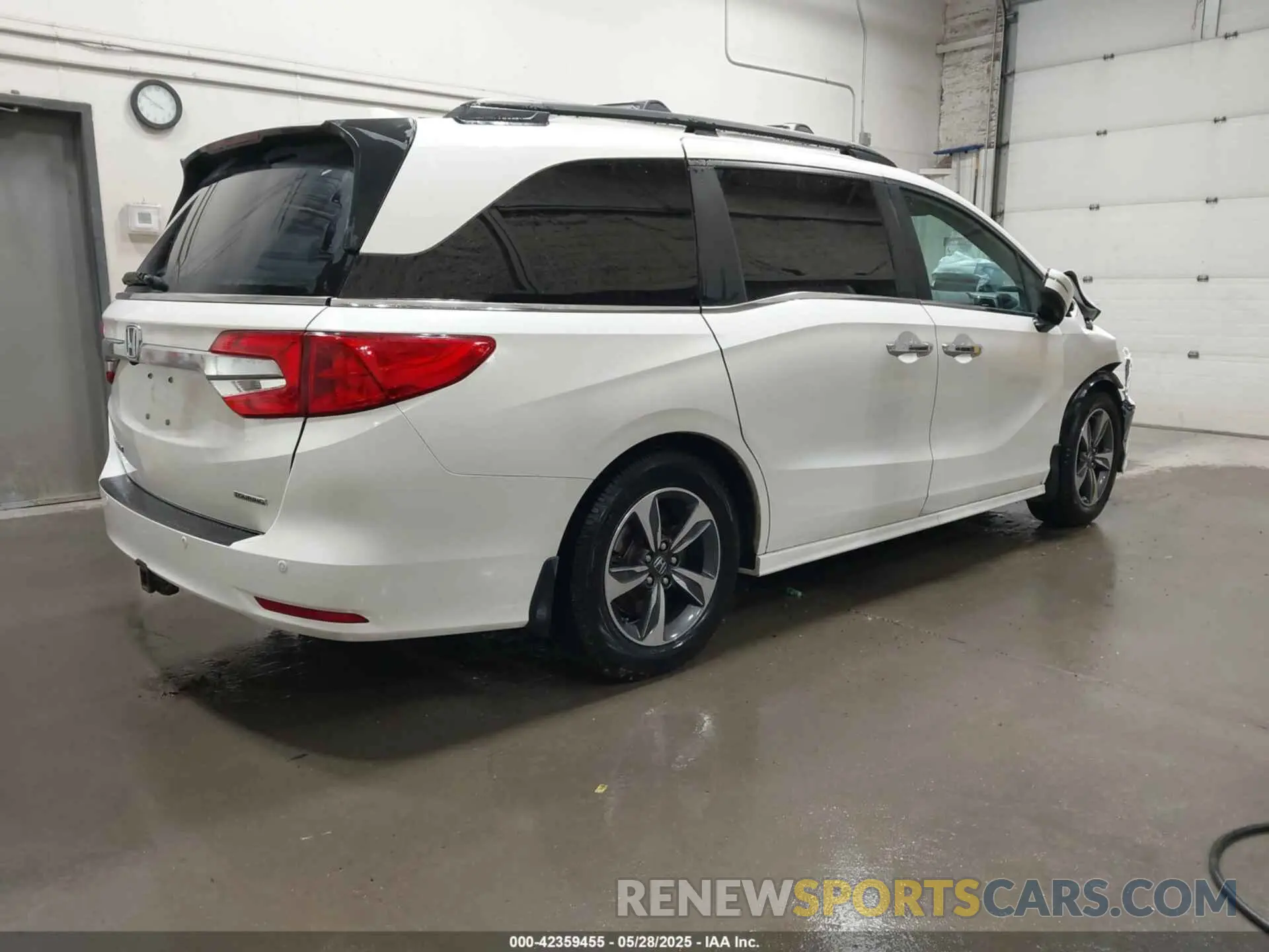4 Photograph of a damaged car 5FNRL6H8XKB079113 HONDA ODYSSEY 2019