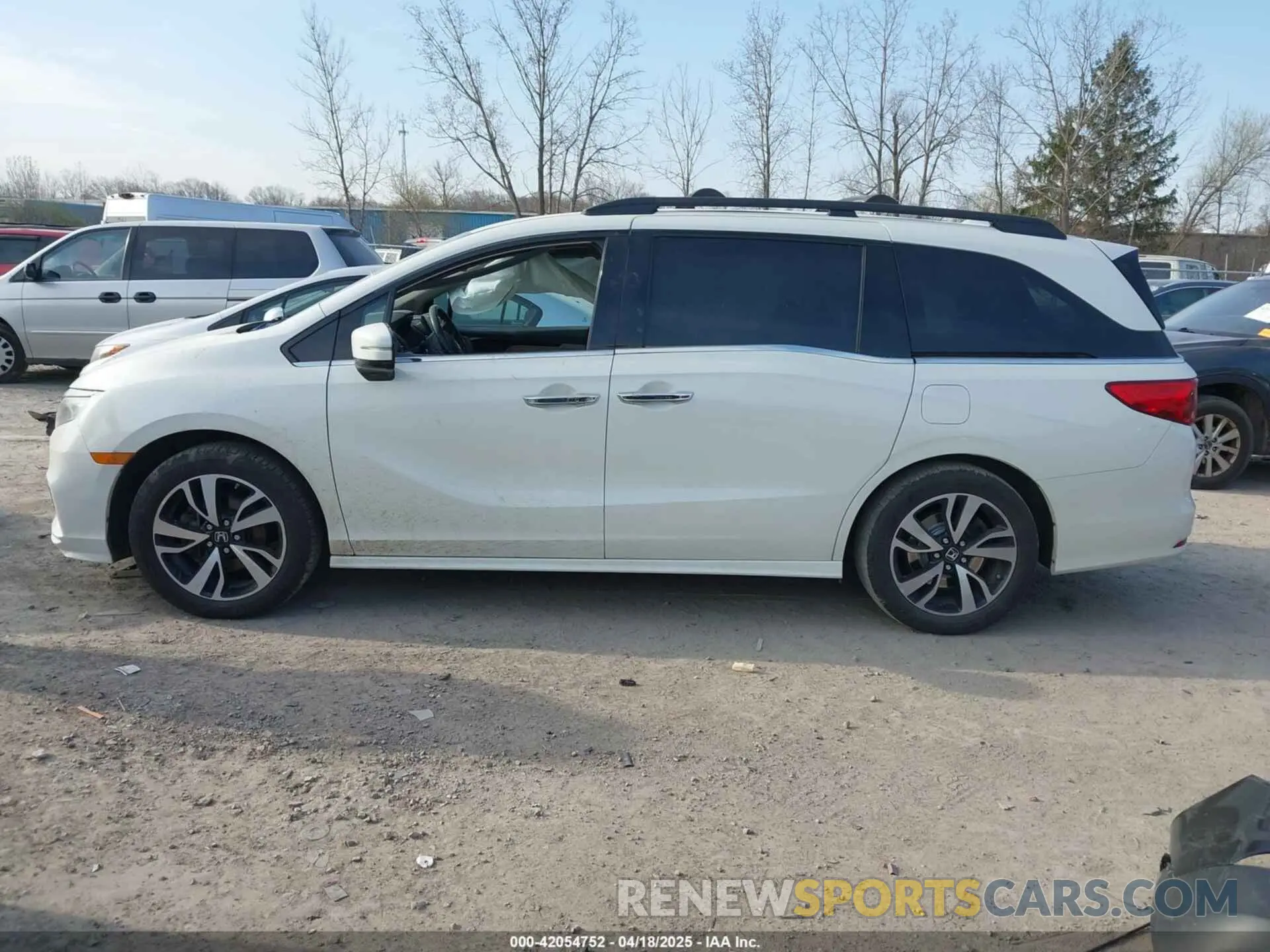 14 Photograph of a damaged car 5FNRL6H90KB019835 HONDA ODYSSEY 2019