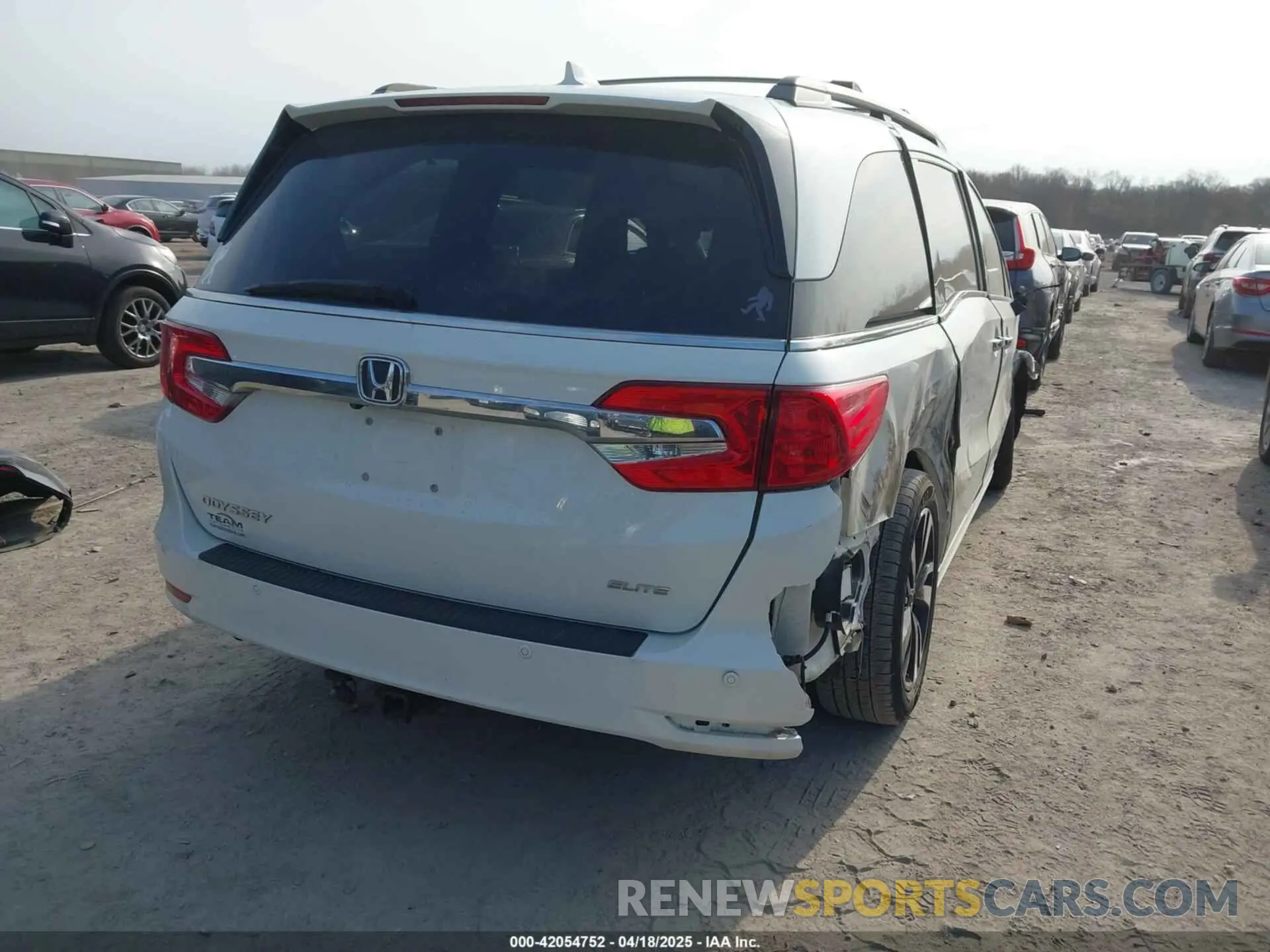 4 Photograph of a damaged car 5FNRL6H90KB019835 HONDA ODYSSEY 2019