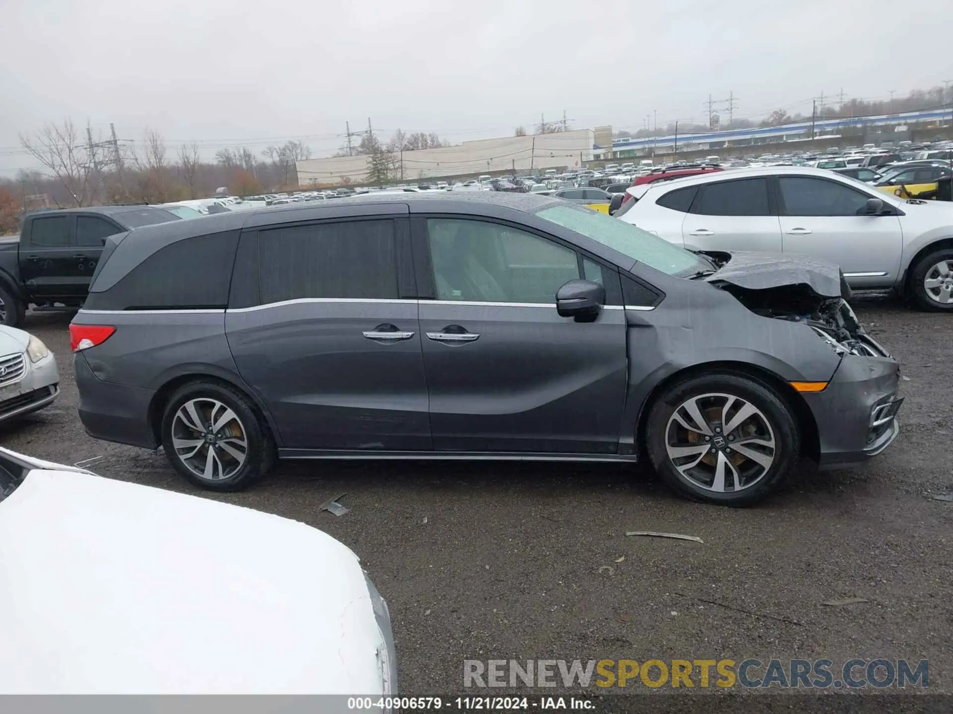 13 Photograph of a damaged car 5FNRL6H91KB048535 HONDA ODYSSEY 2019