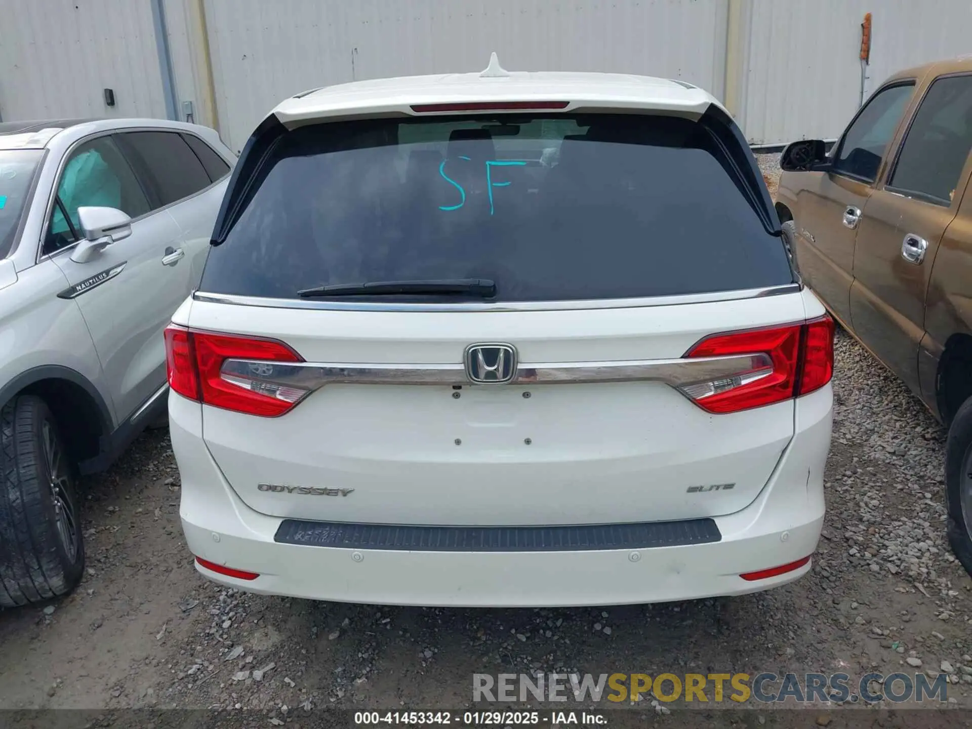 17 Photograph of a damaged car 5FNRL6H93KB021160 HONDA ODYSSEY 2019