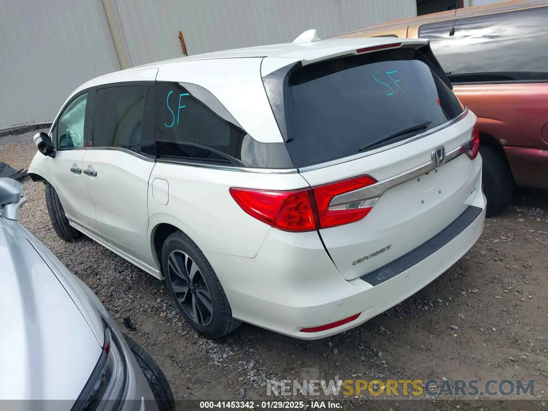 3 Photograph of a damaged car 5FNRL6H93KB021160 HONDA ODYSSEY 2019