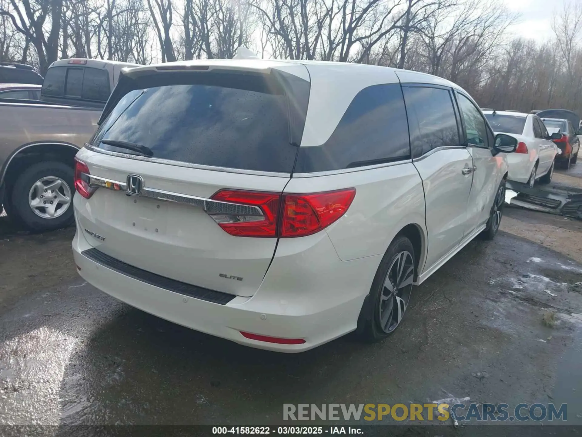 4 Photograph of a damaged car 5FNRL6H93KB117922 HONDA ODYSSEY 2019