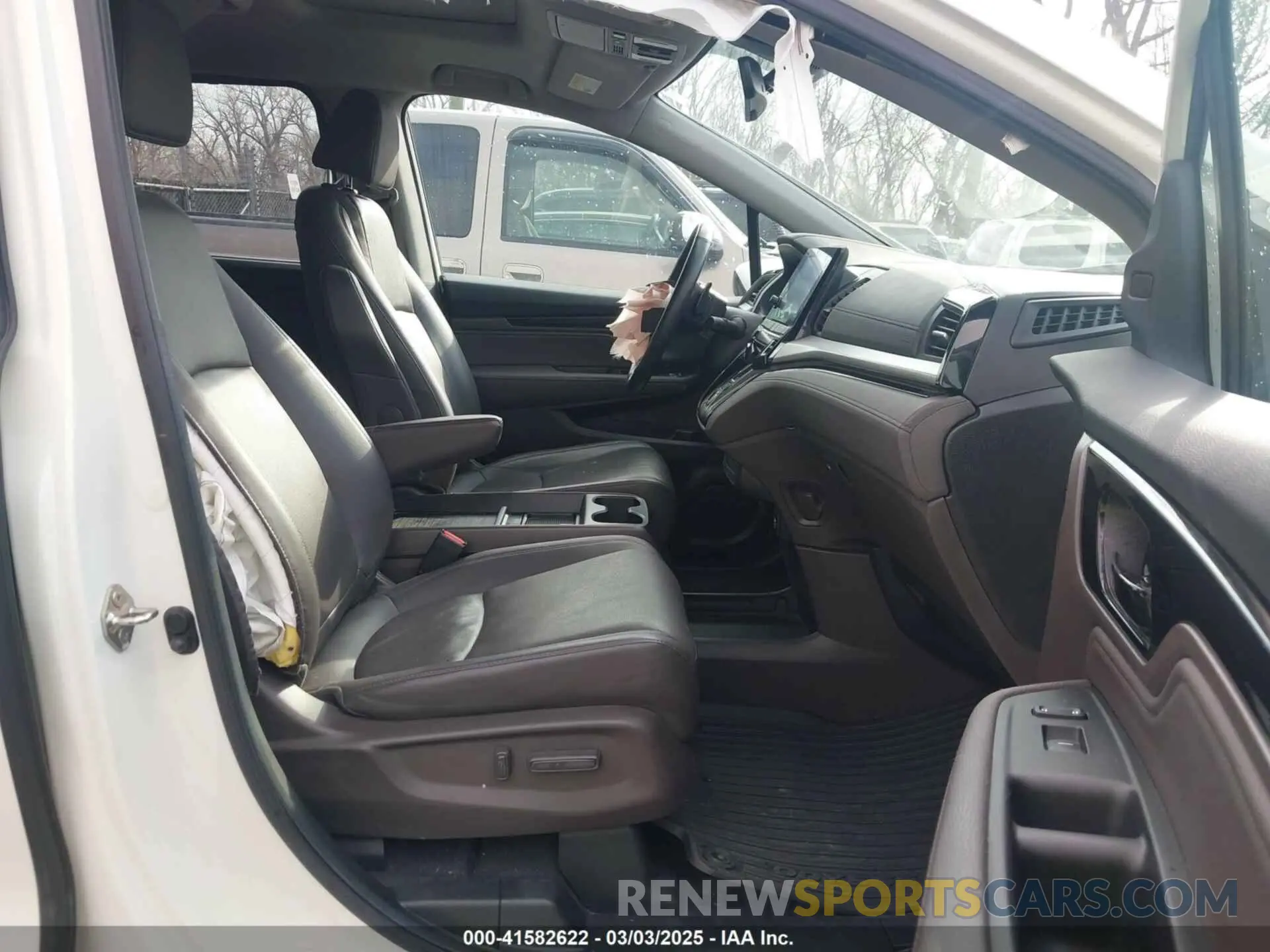 5 Photograph of a damaged car 5FNRL6H93KB117922 HONDA ODYSSEY 2019