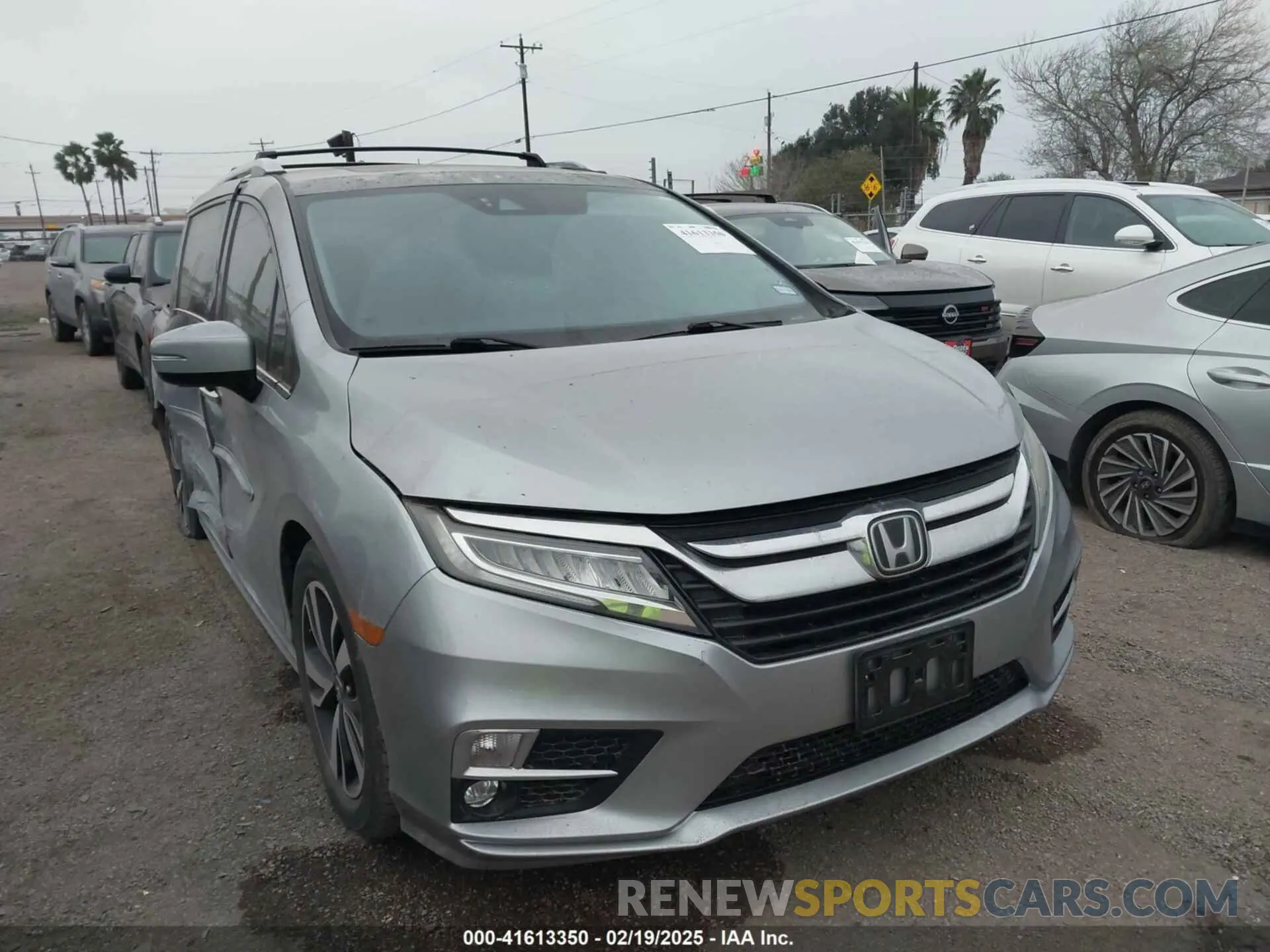 1 Photograph of a damaged car 5FNRL6H94KB109442 HONDA ODYSSEY 2019