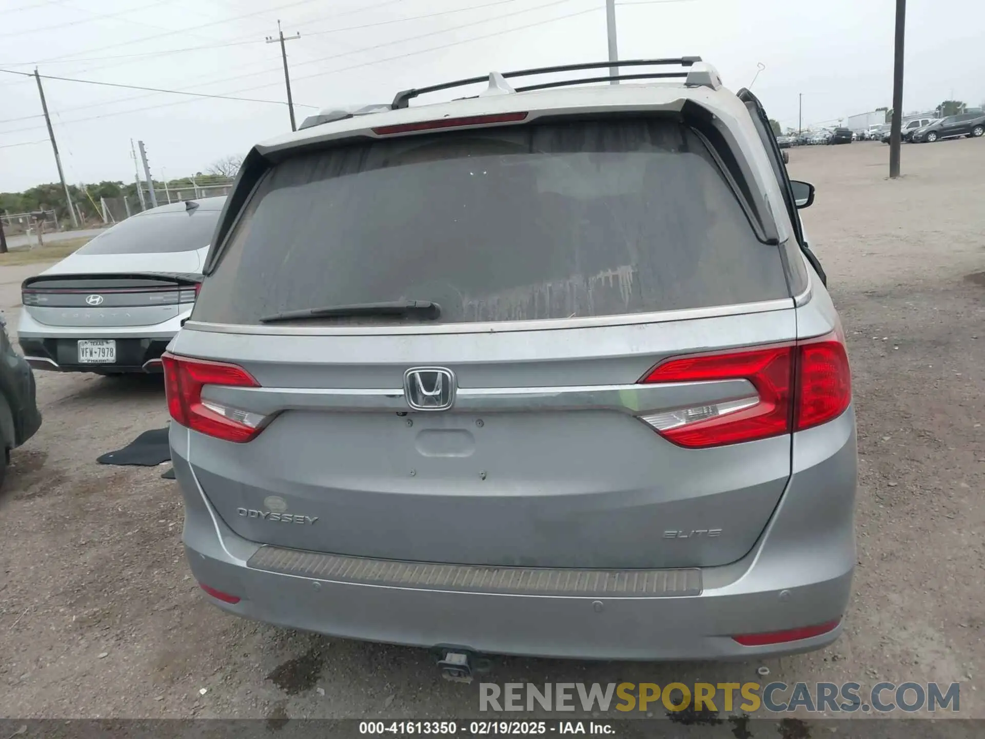 16 Photograph of a damaged car 5FNRL6H94KB109442 HONDA ODYSSEY 2019