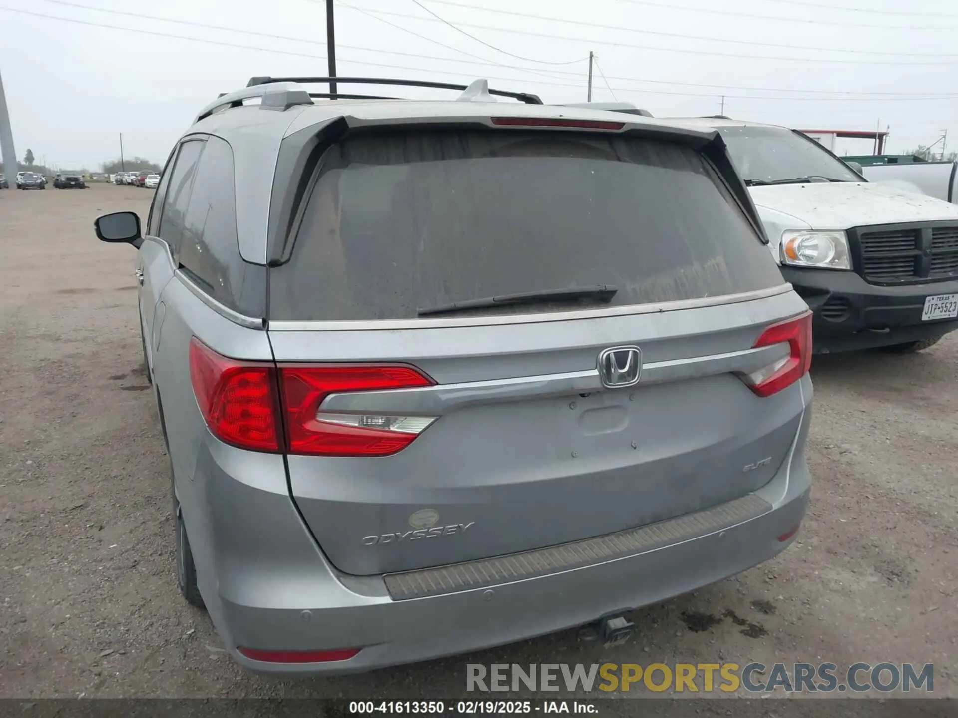 3 Photograph of a damaged car 5FNRL6H94KB109442 HONDA ODYSSEY 2019