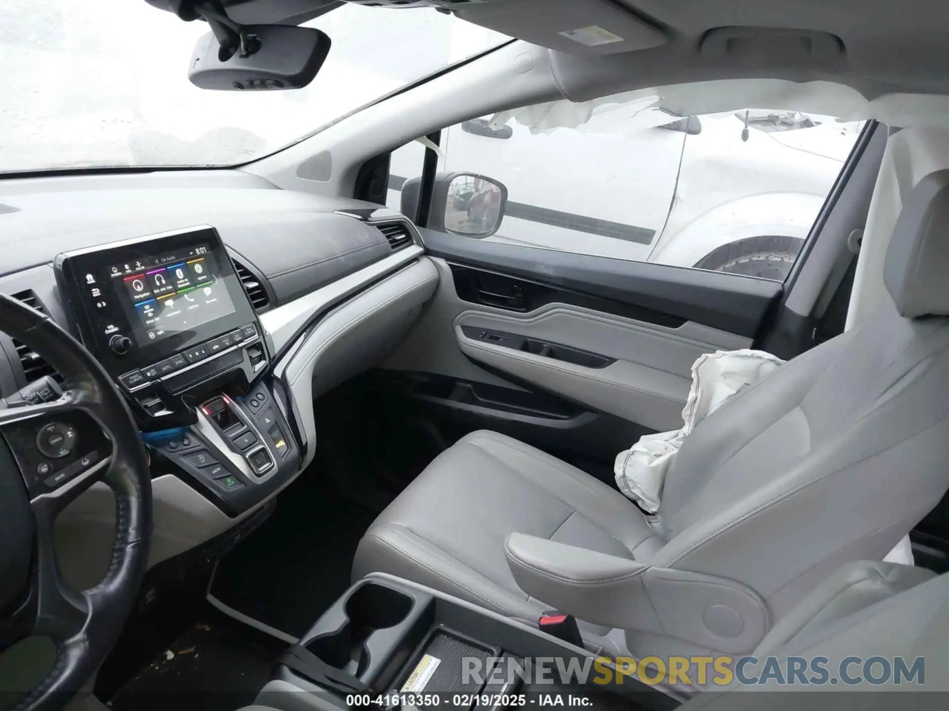 5 Photograph of a damaged car 5FNRL6H94KB109442 HONDA ODYSSEY 2019