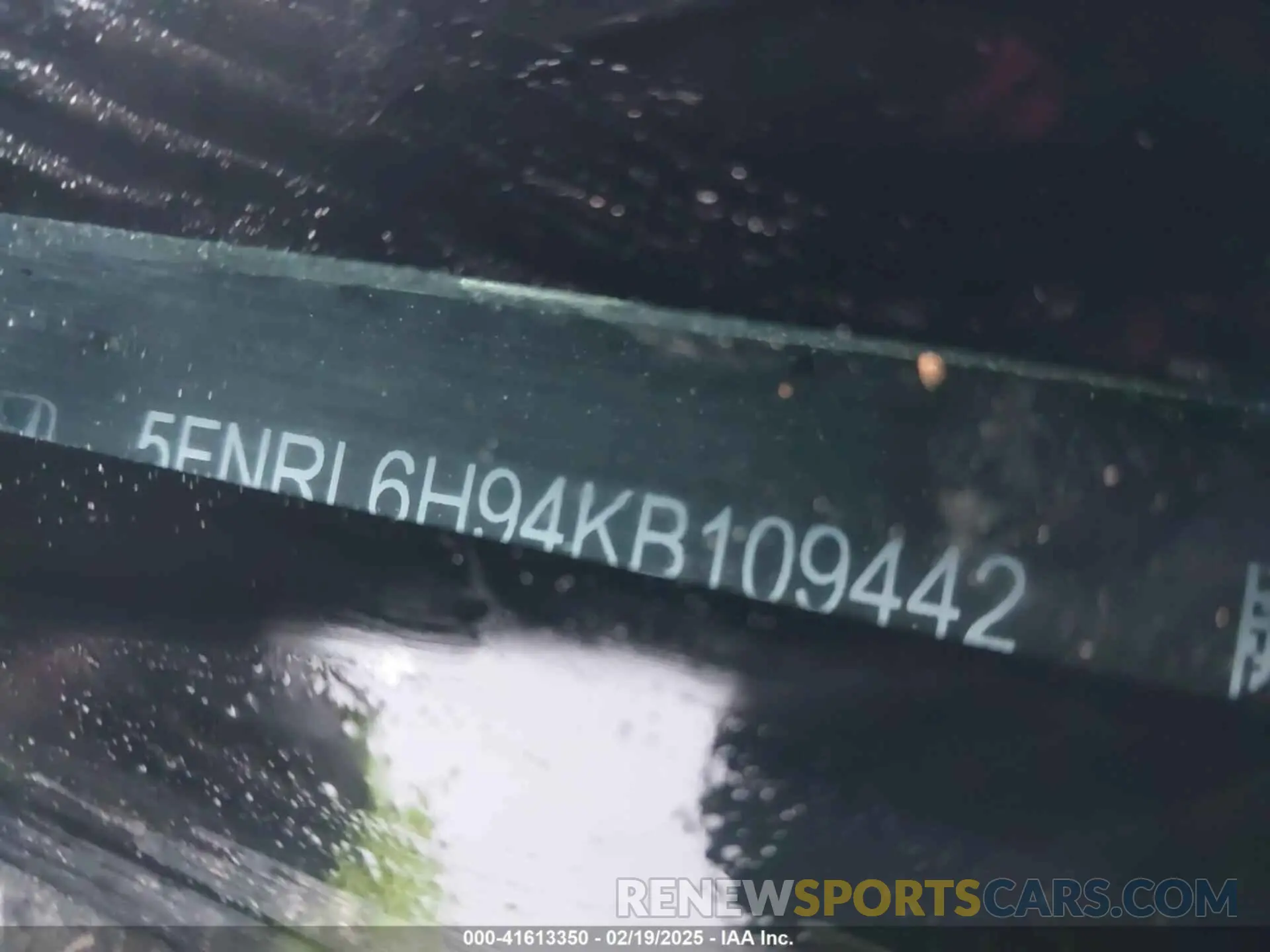 9 Photograph of a damaged car 5FNRL6H94KB109442 HONDA ODYSSEY 2019