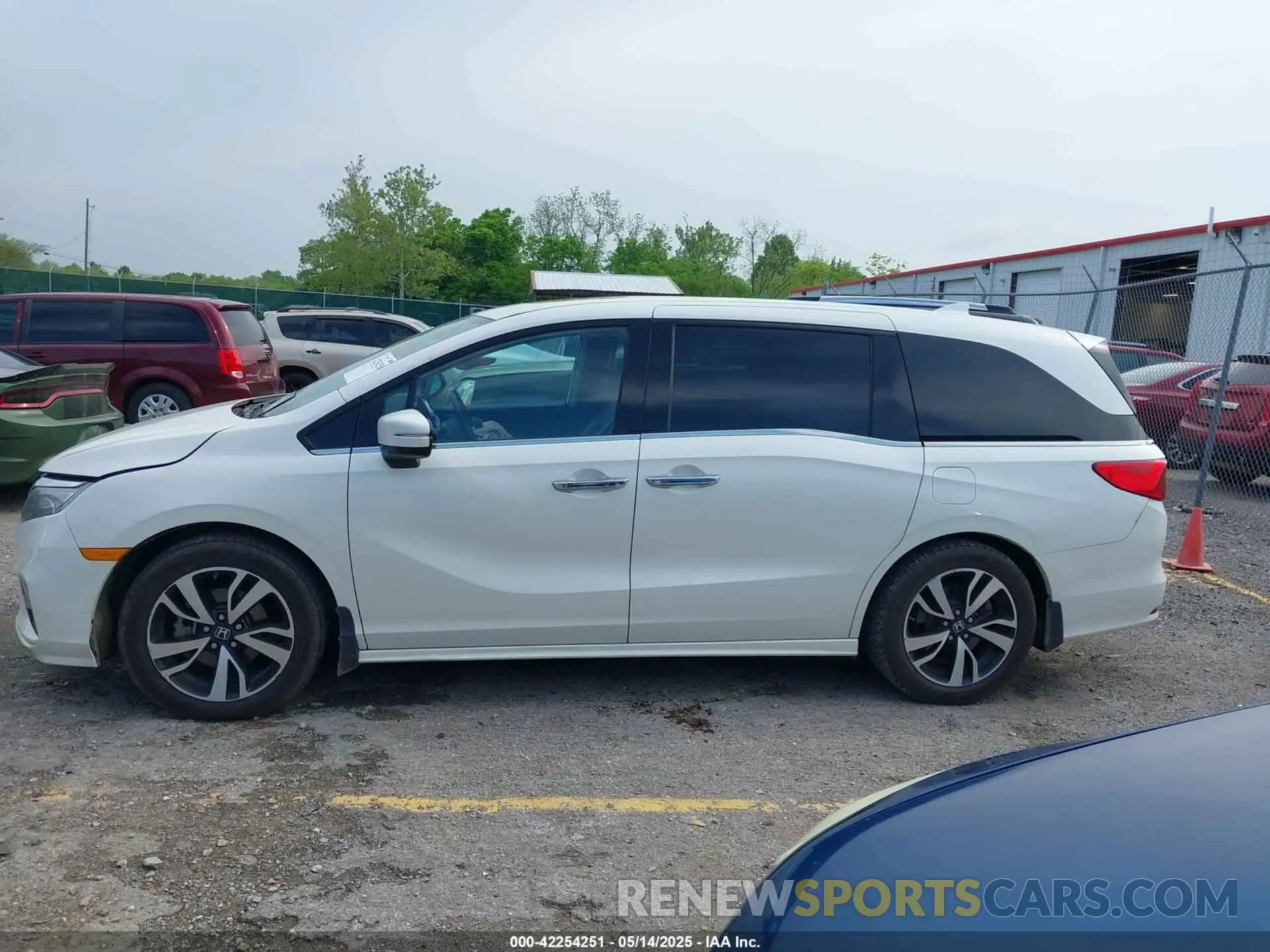 14 Photograph of a damaged car 5FNRL6H95KB047758 HONDA ODYSSEY 2019