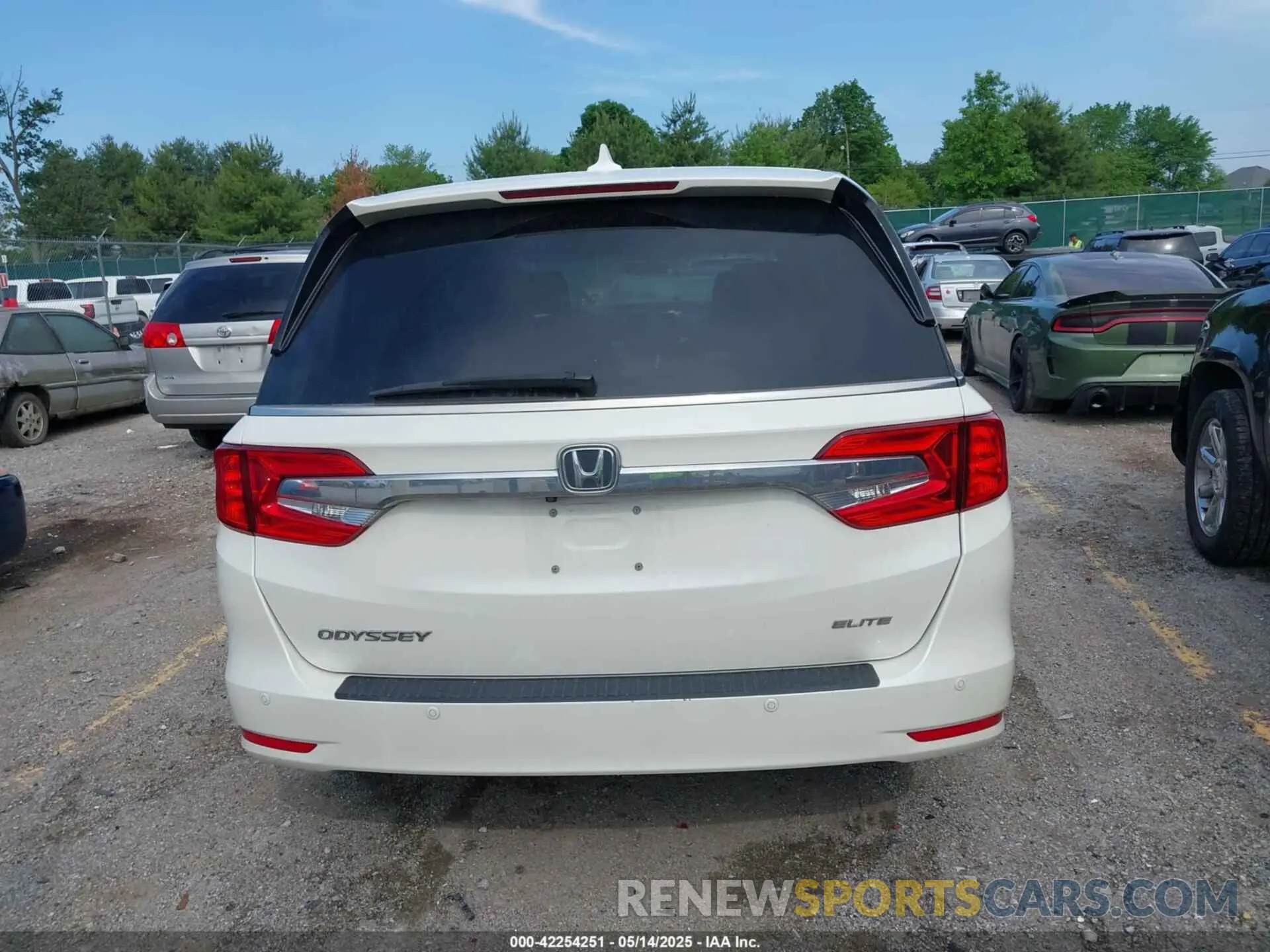 16 Photograph of a damaged car 5FNRL6H95KB047758 HONDA ODYSSEY 2019