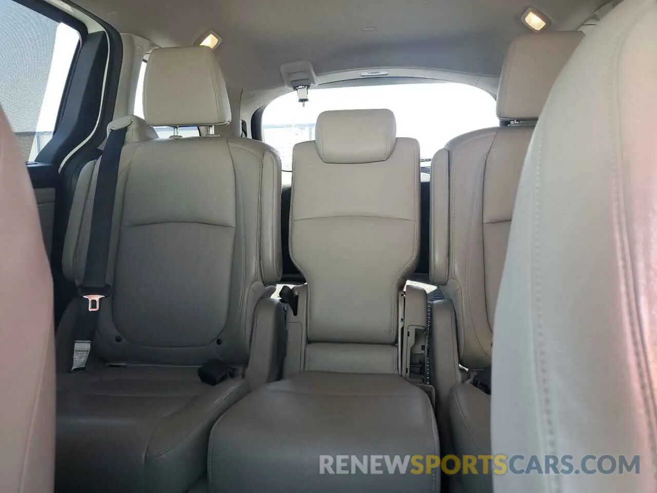 10 Photograph of a damaged car 5FNRL6H96KB018026 HONDA ODYSSEY 2019