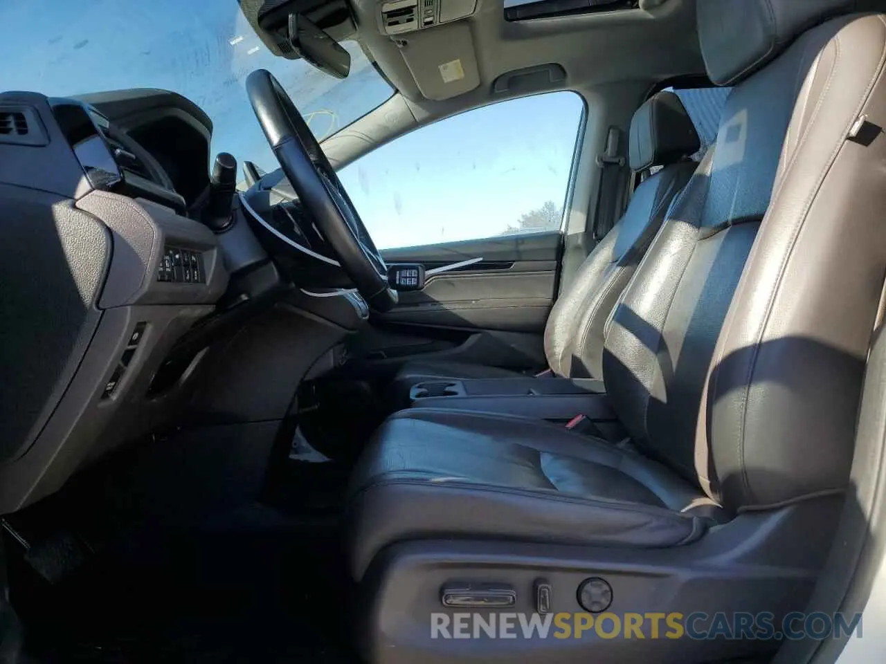 7 Photograph of a damaged car 5FNRL6H98KB004399 HONDA ODYSSEY 2019