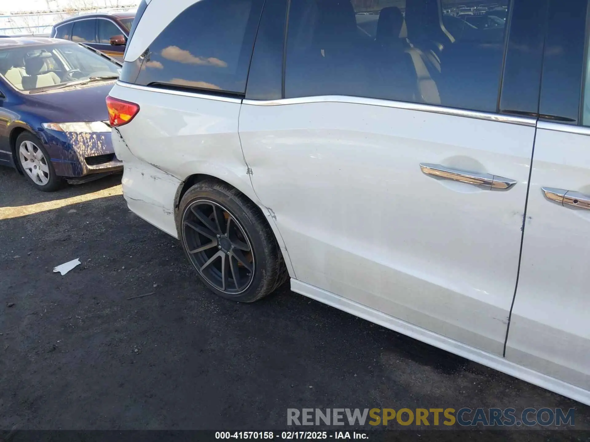17 Photograph of a damaged car 5FNRL6H98KB022496 HONDA ODYSSEY 2019