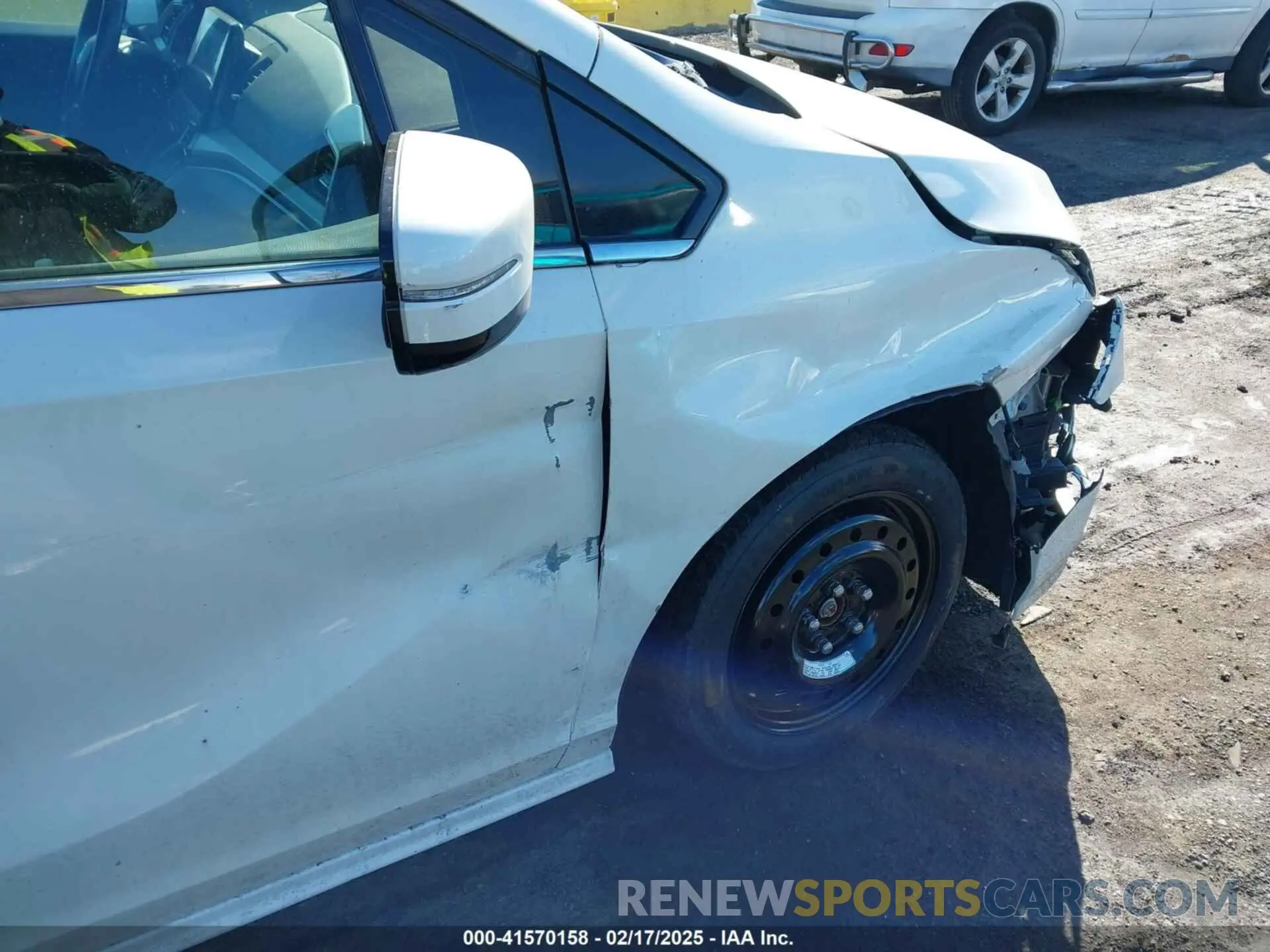 18 Photograph of a damaged car 5FNRL6H98KB022496 HONDA ODYSSEY 2019