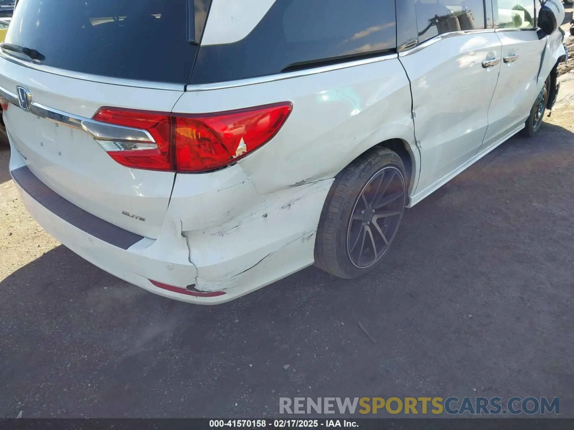 19 Photograph of a damaged car 5FNRL6H98KB022496 HONDA ODYSSEY 2019
