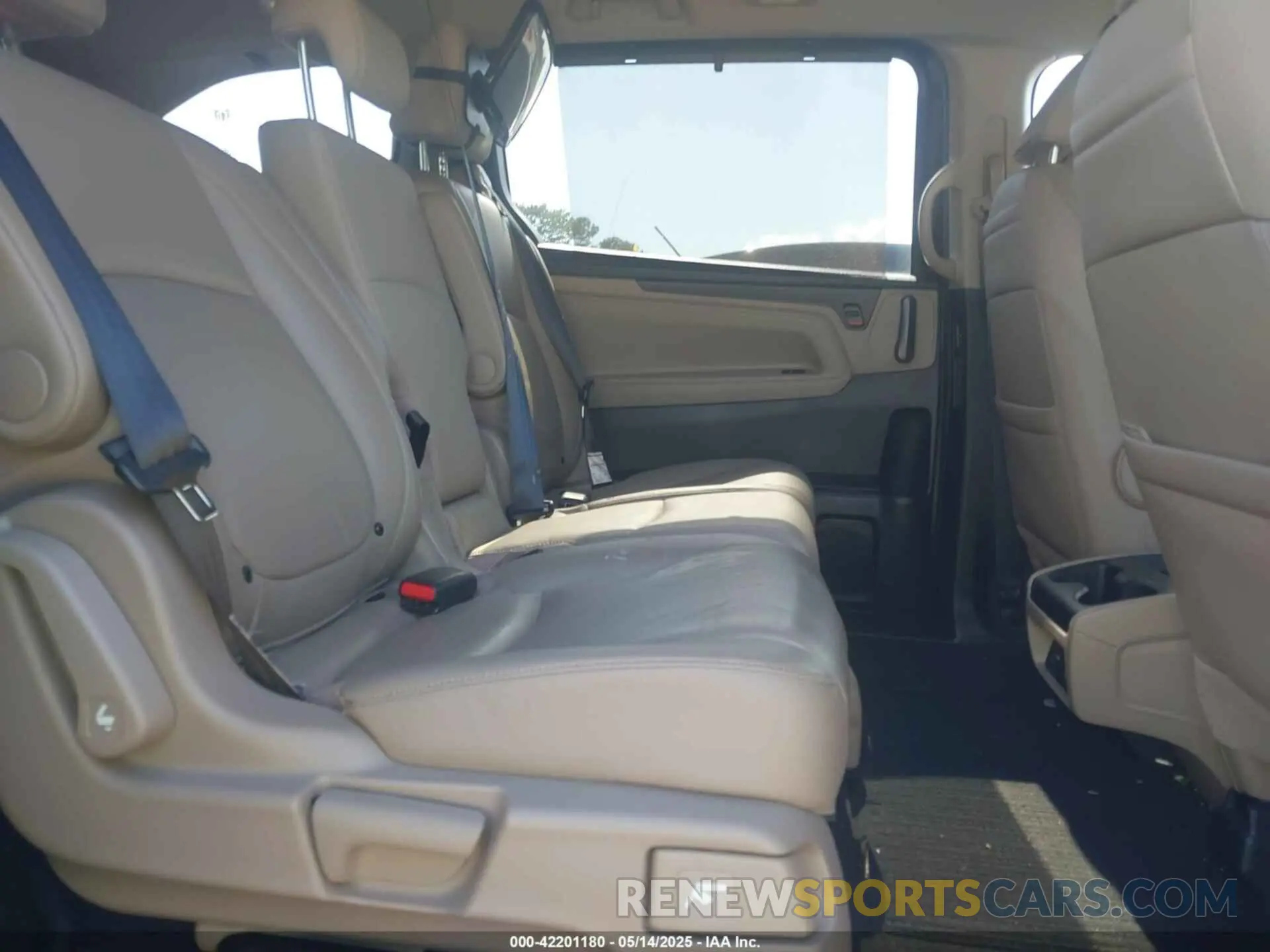 8 Photograph of a damaged car 5FNRL6H98KB027441 HONDA ODYSSEY 2019