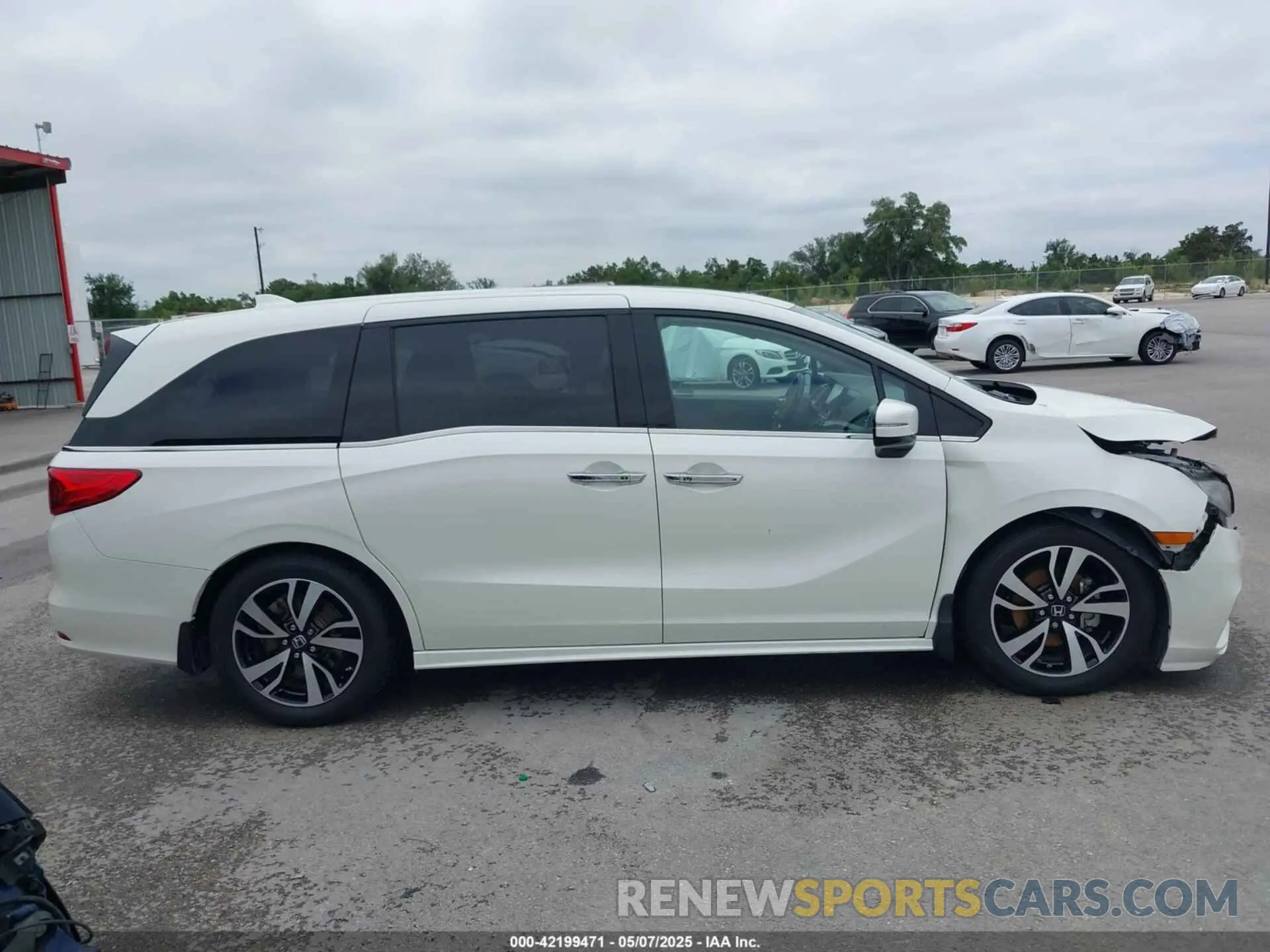 13 Photograph of a damaged car 5FNRL6H98KB062058 HONDA ODYSSEY 2019