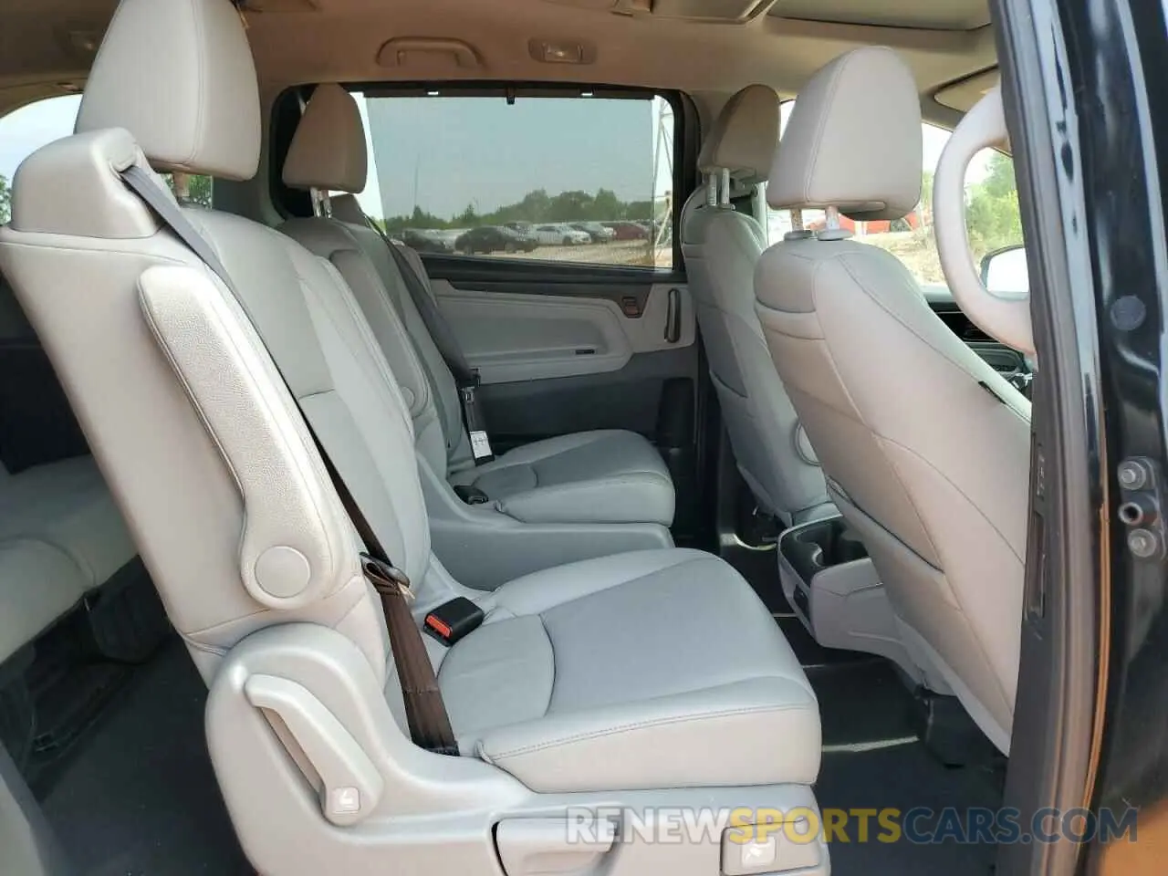 11 Photograph of a damaged car 5FNRL6H99KB008204 HONDA ODYSSEY 2019