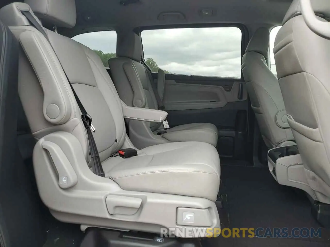 11 Photograph of a damaged car 5FNRL6H9XKB069528 HONDA ODYSSEY 2019