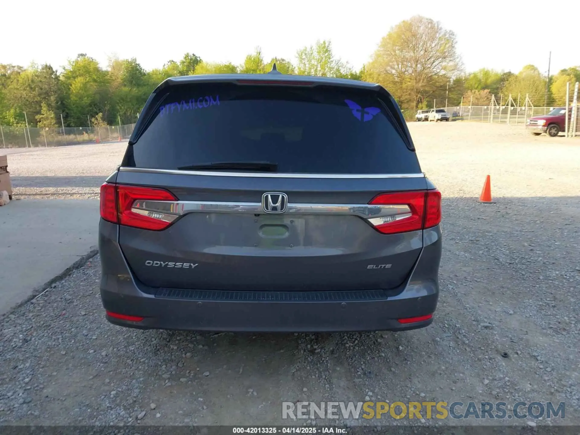 16 Photograph of a damaged car 5FNRL6H9XKB078665 HONDA ODYSSEY 2019